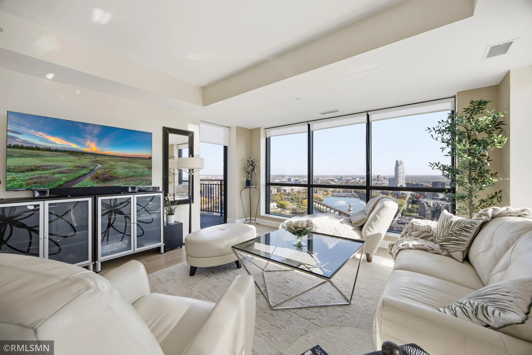 Photo 5 of 100 3rd S Avenue Unit 3008