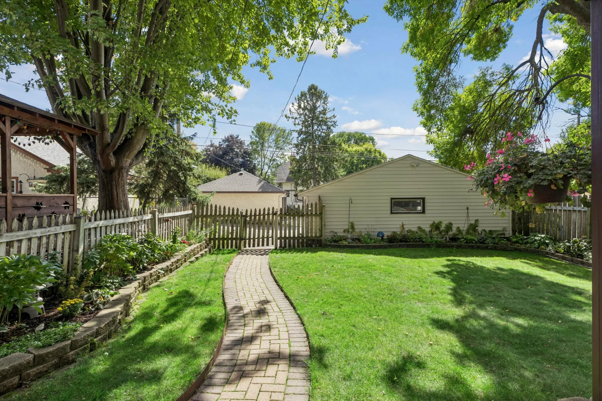 Photo 13 of 2050 Palace Avenue