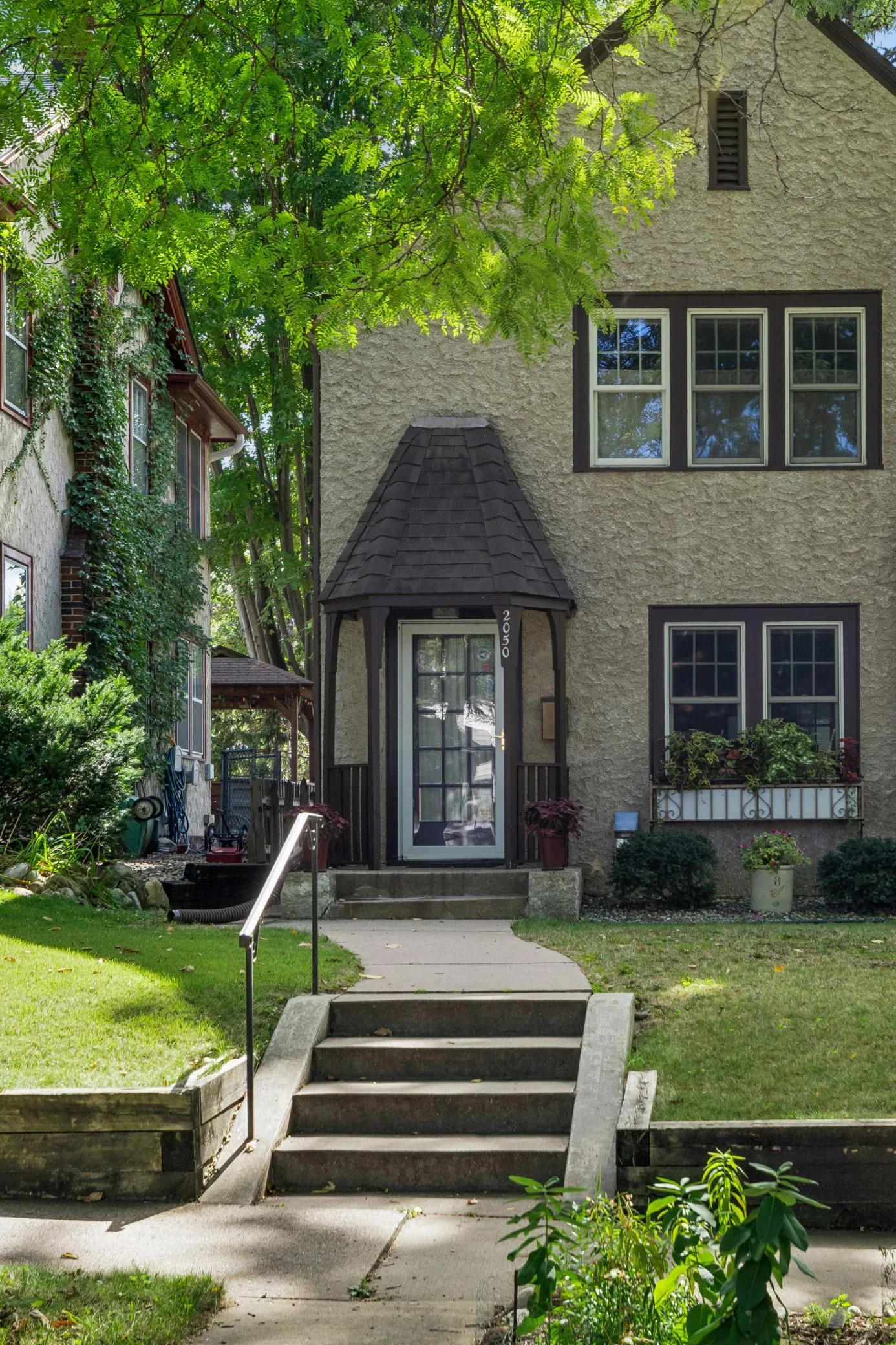 Photo 3 of 2050 Palace Avenue