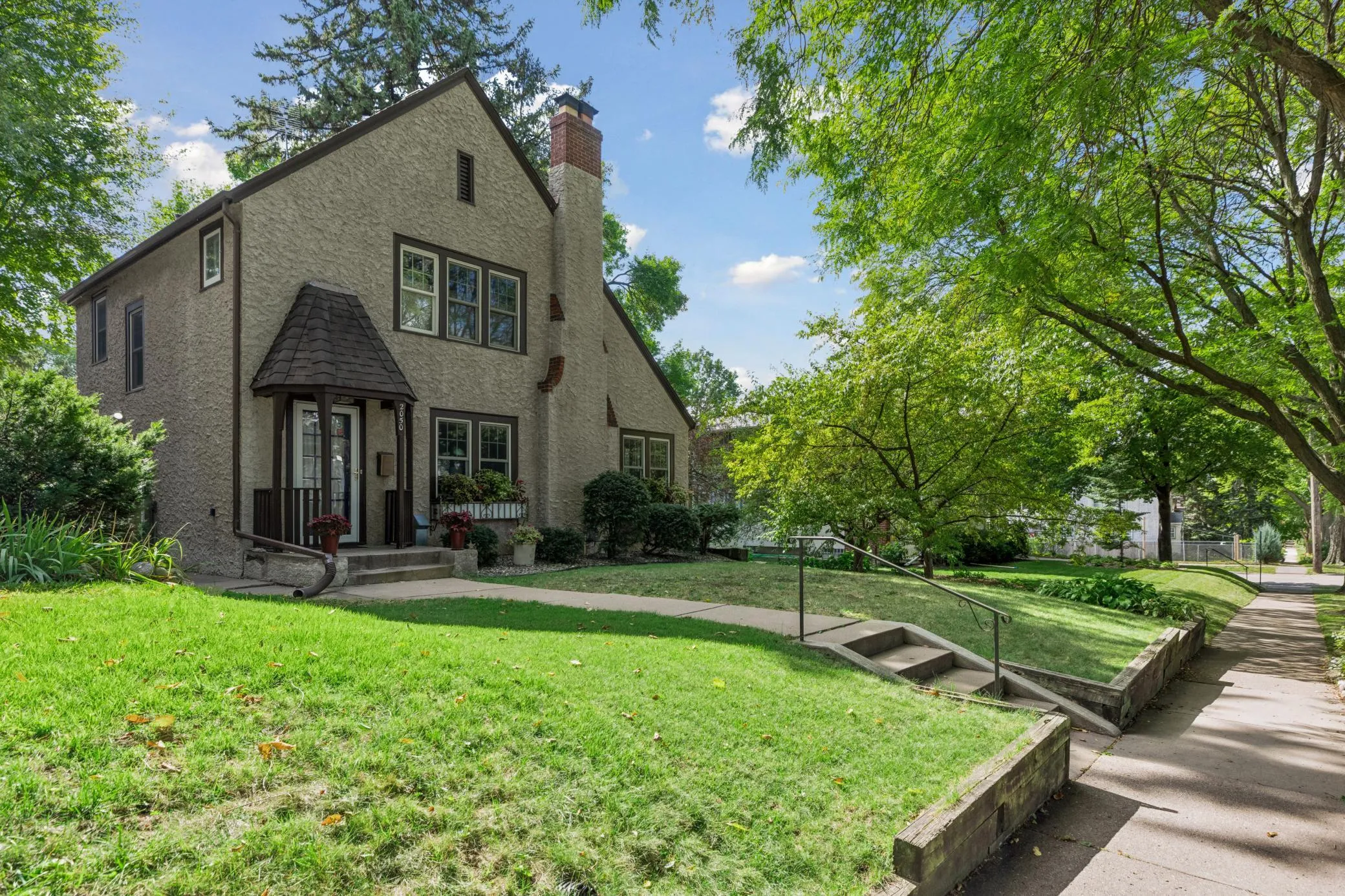 Photo 5 of 2050 Palace Avenue