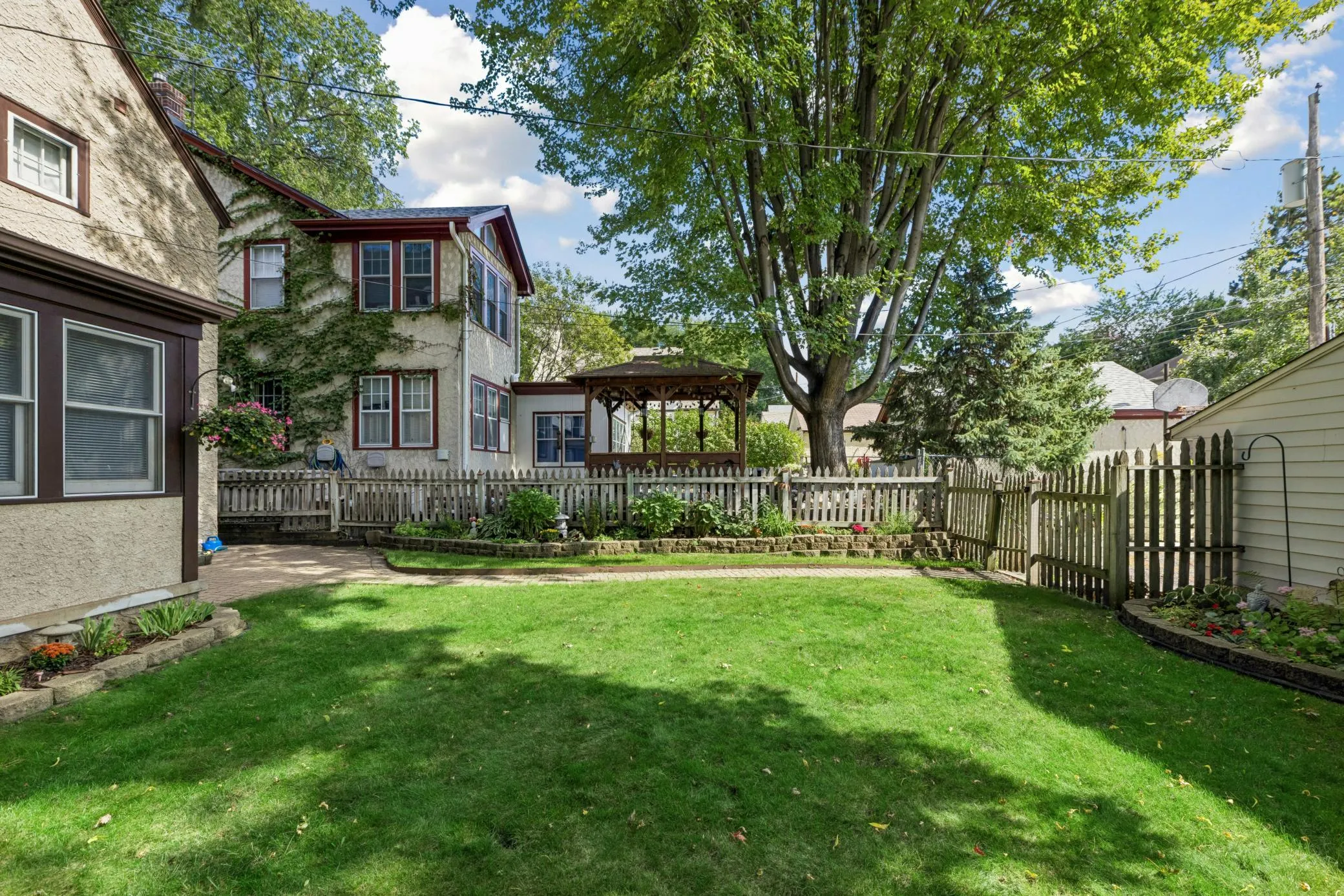 Photo 12 of 2050 Palace Avenue