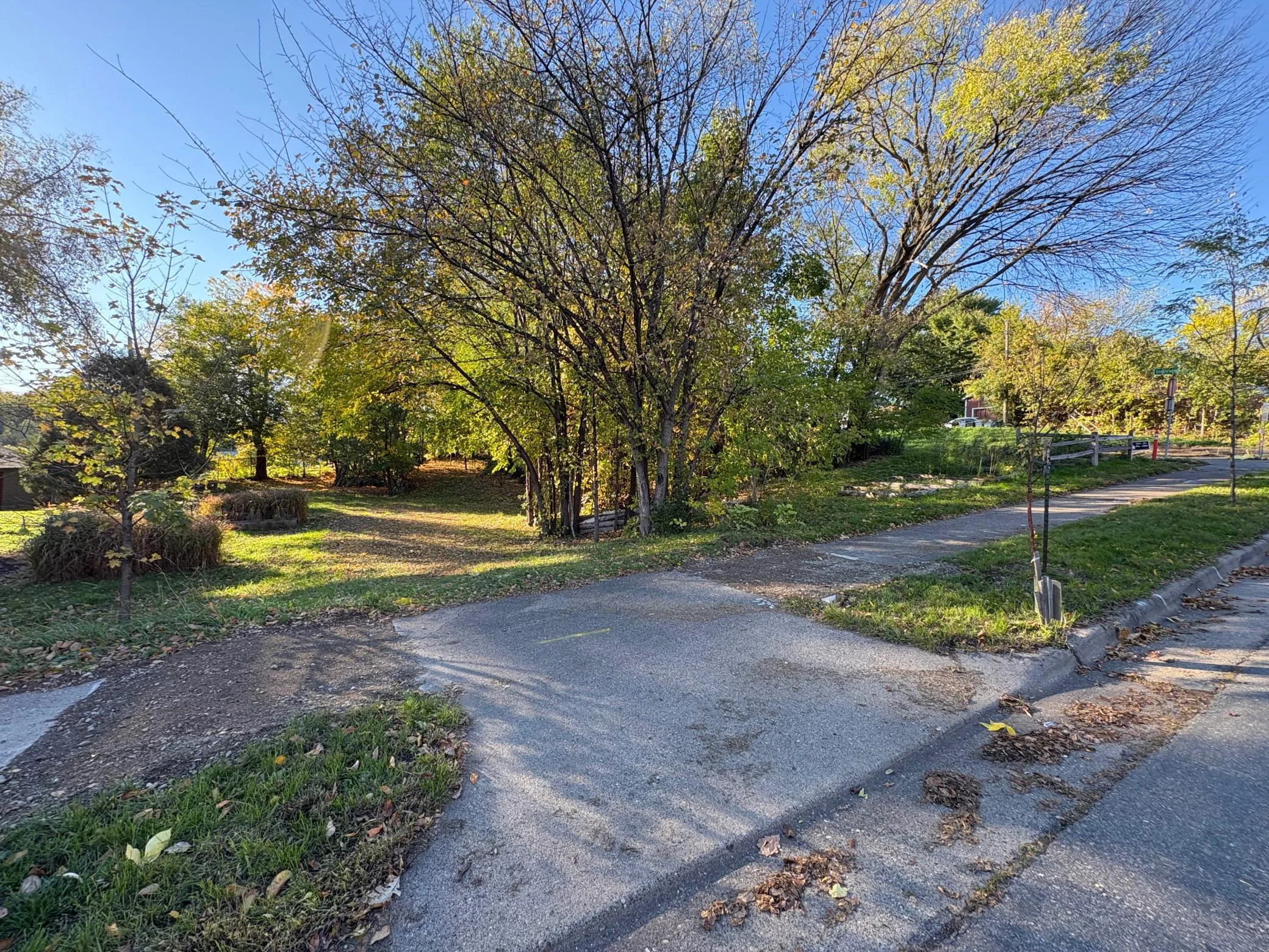 Photo 13 of 289 Queen N Avenue