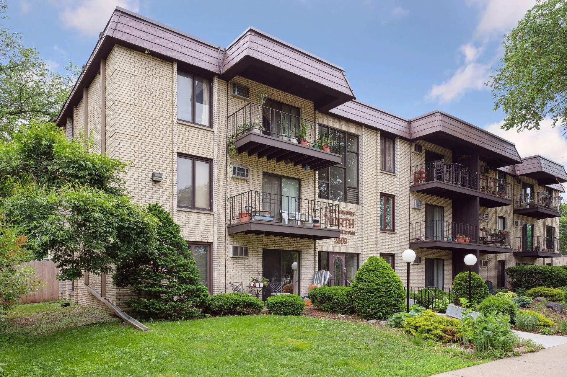Photo 2 of 2809 E Minnehaha Parkway Unit 103