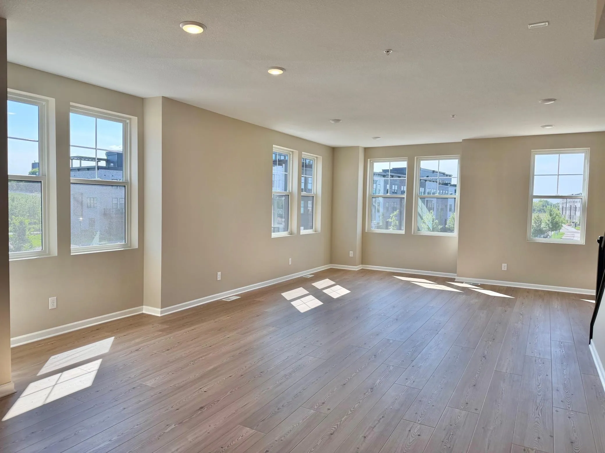 Photo 12 of 2265 Beechwood Avenue