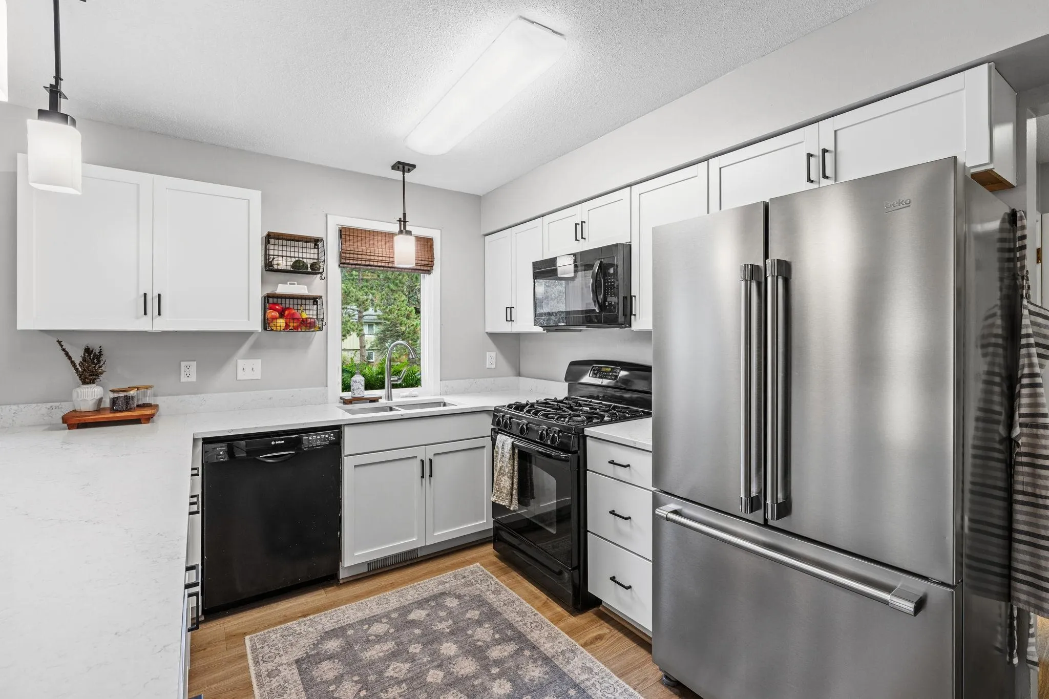 Photo 9 of 896 Sunrise Court