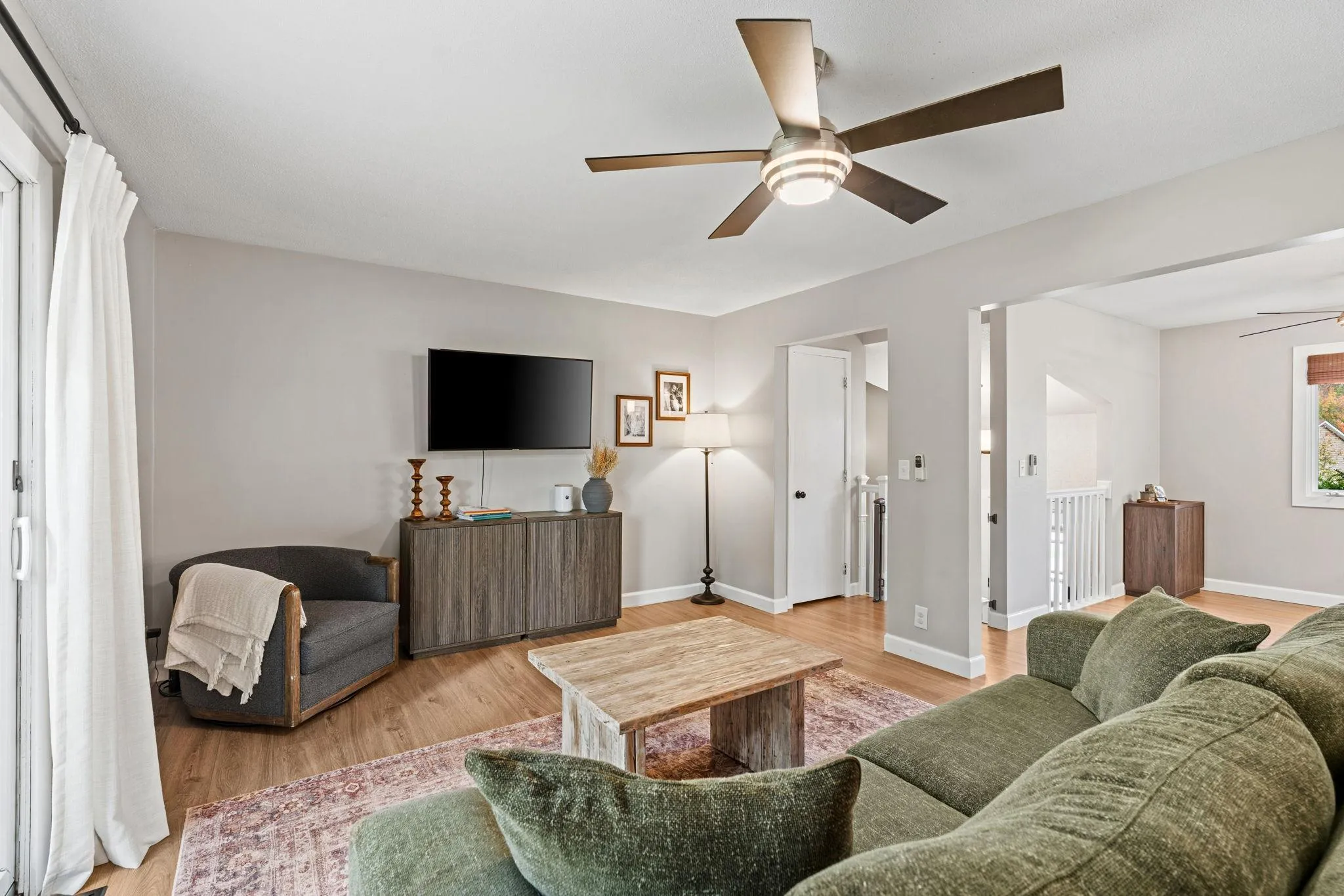 Photo 13 of 896 Sunrise Court