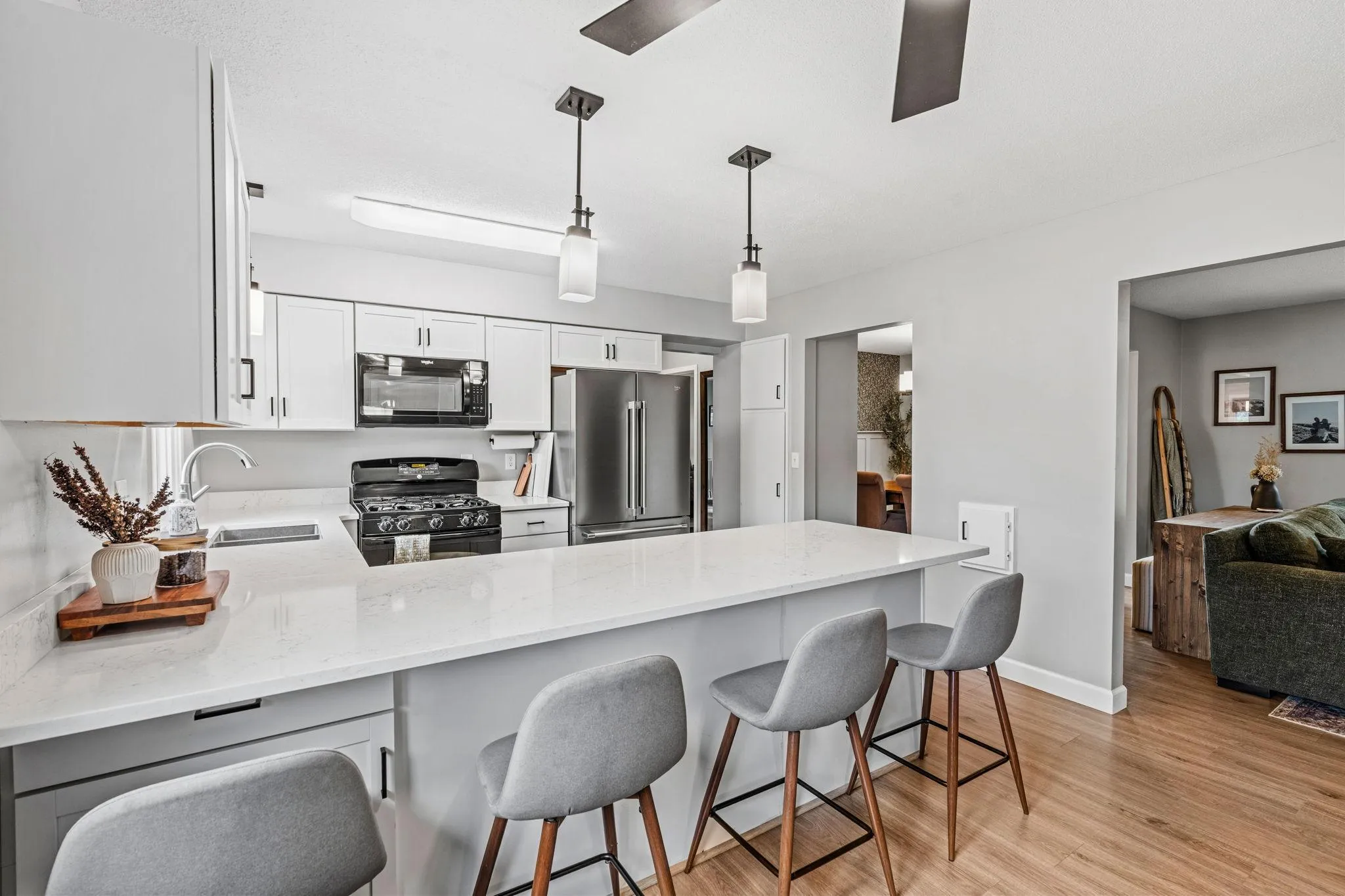 Photo 6 of 896 Sunrise Court