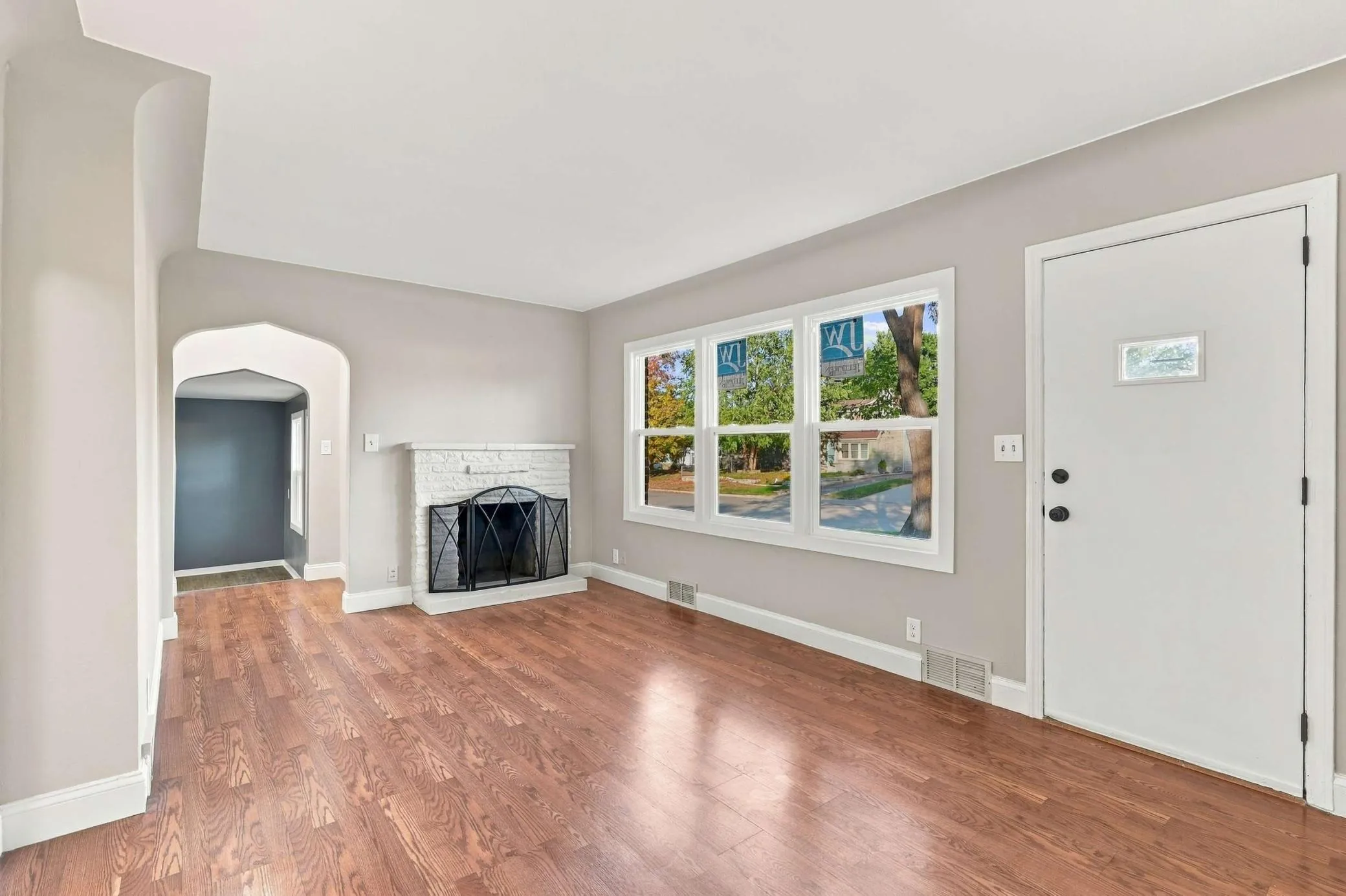 Photo 4 of 7312 Grand S Avenue
