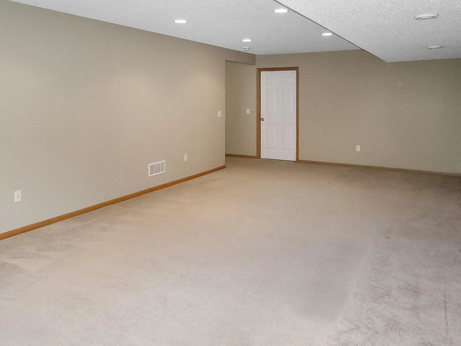 Photo 35 of 20657 Eastview Avenue