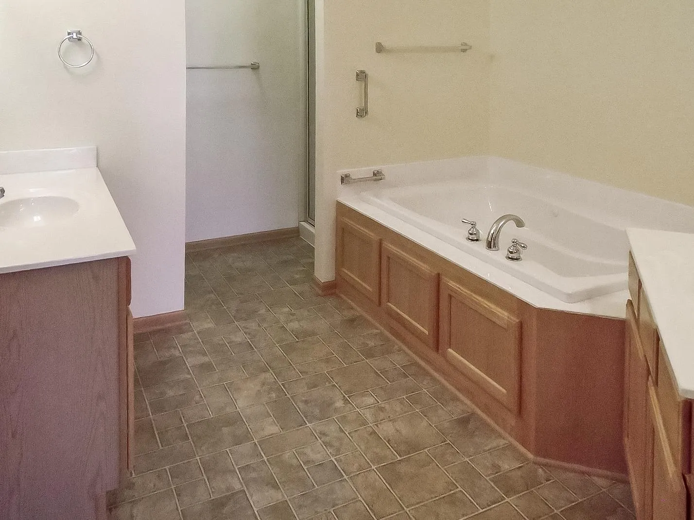 Photo 20 of 20657 Eastview Avenue