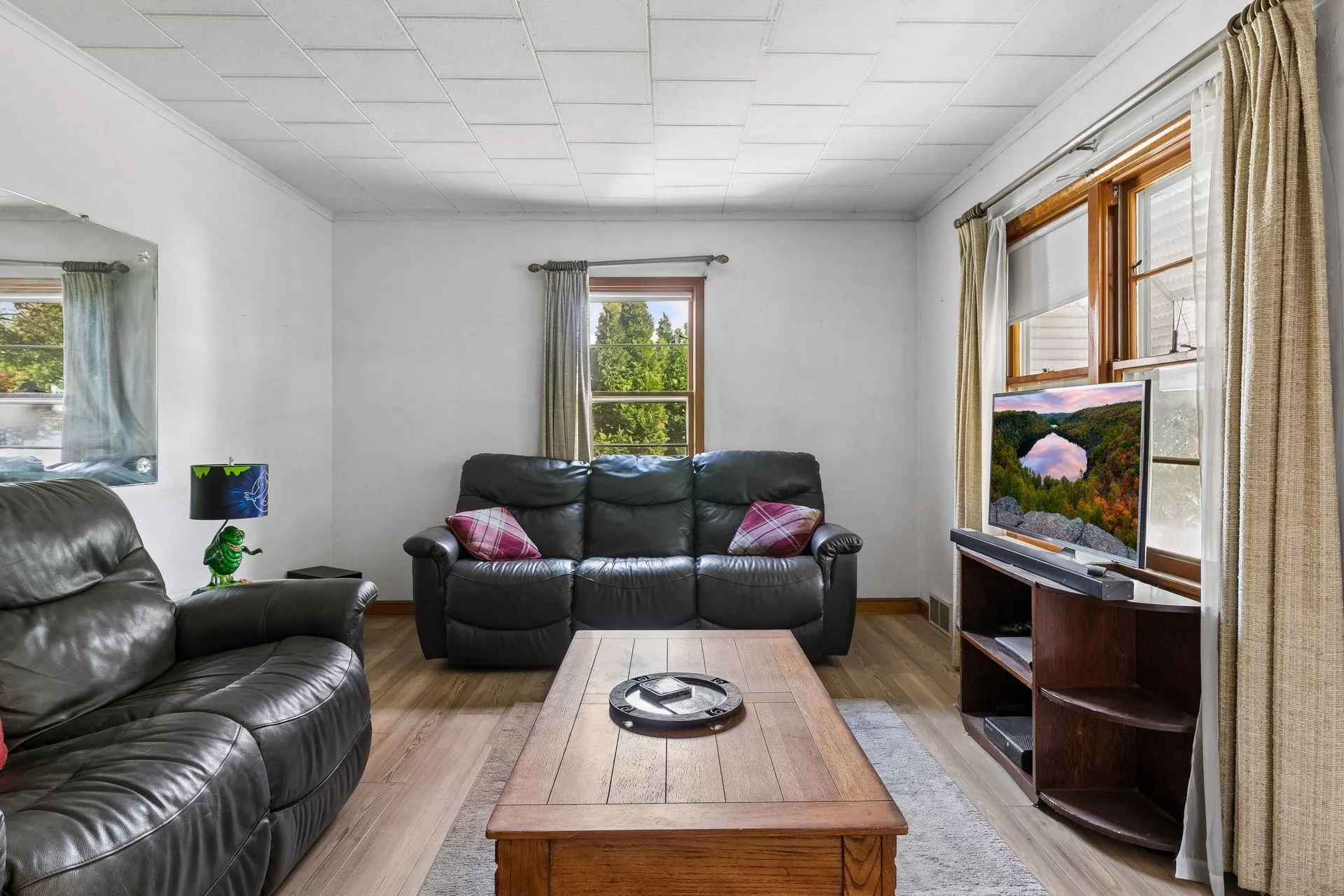 Photo 7 of 977 Scheffer Avenue