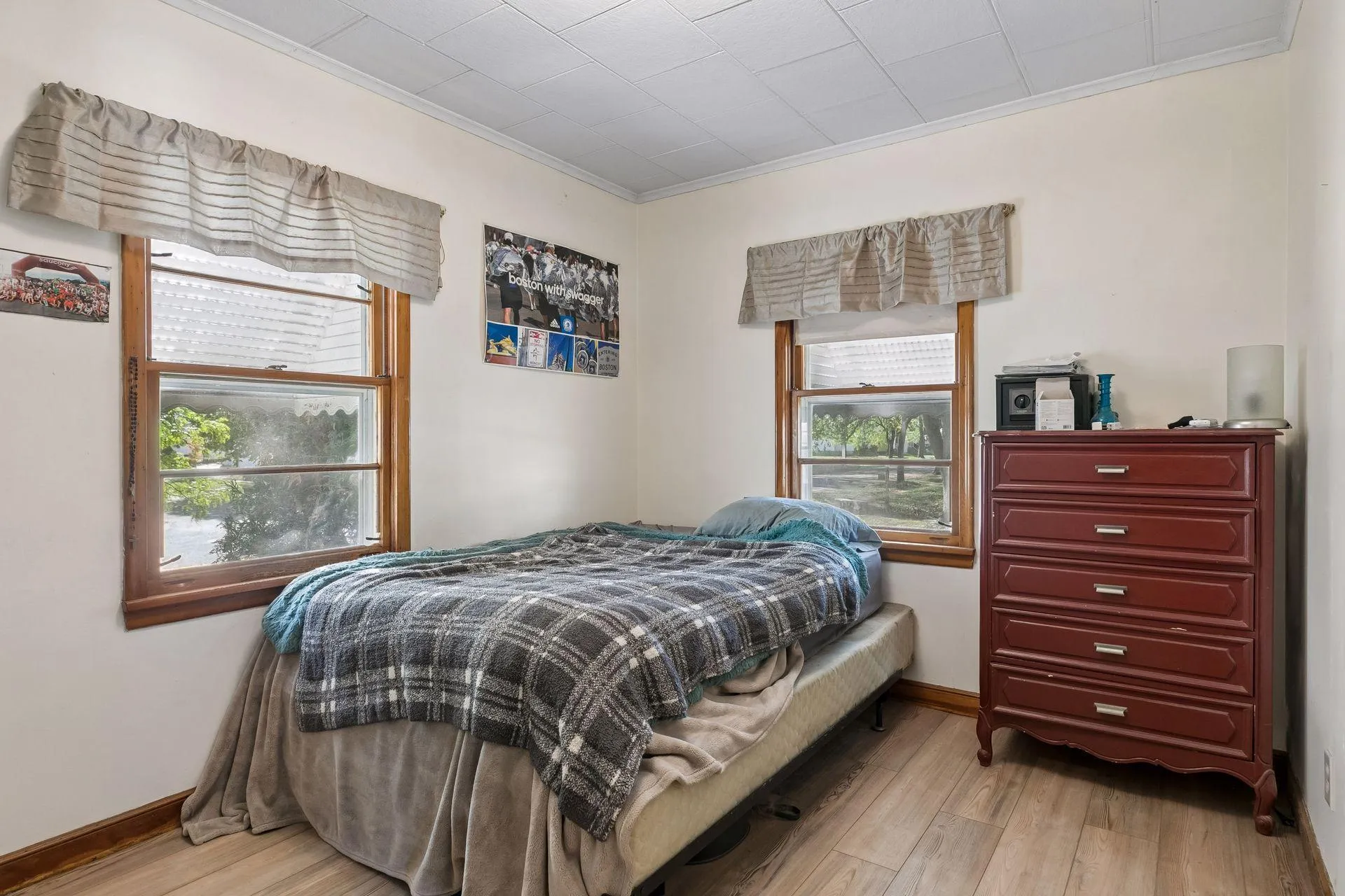Photo 17 of 977 Scheffer Avenue