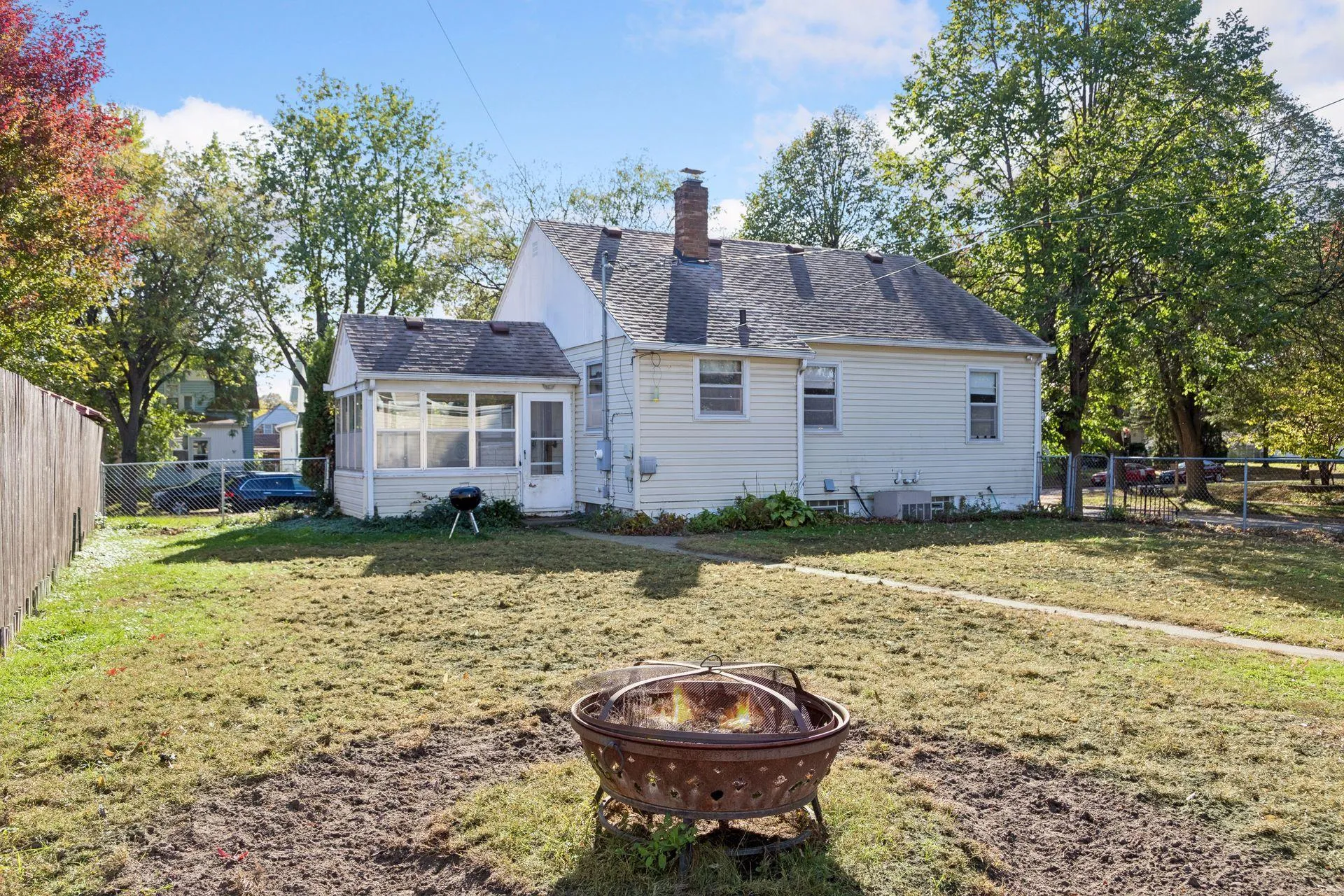 Photo 27 of 977 Scheffer Avenue
