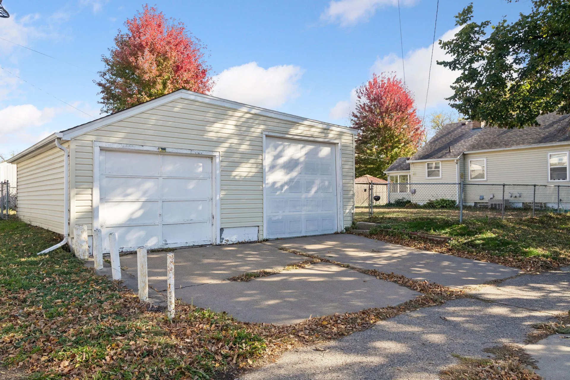 Photo 30 of 977 Scheffer Avenue