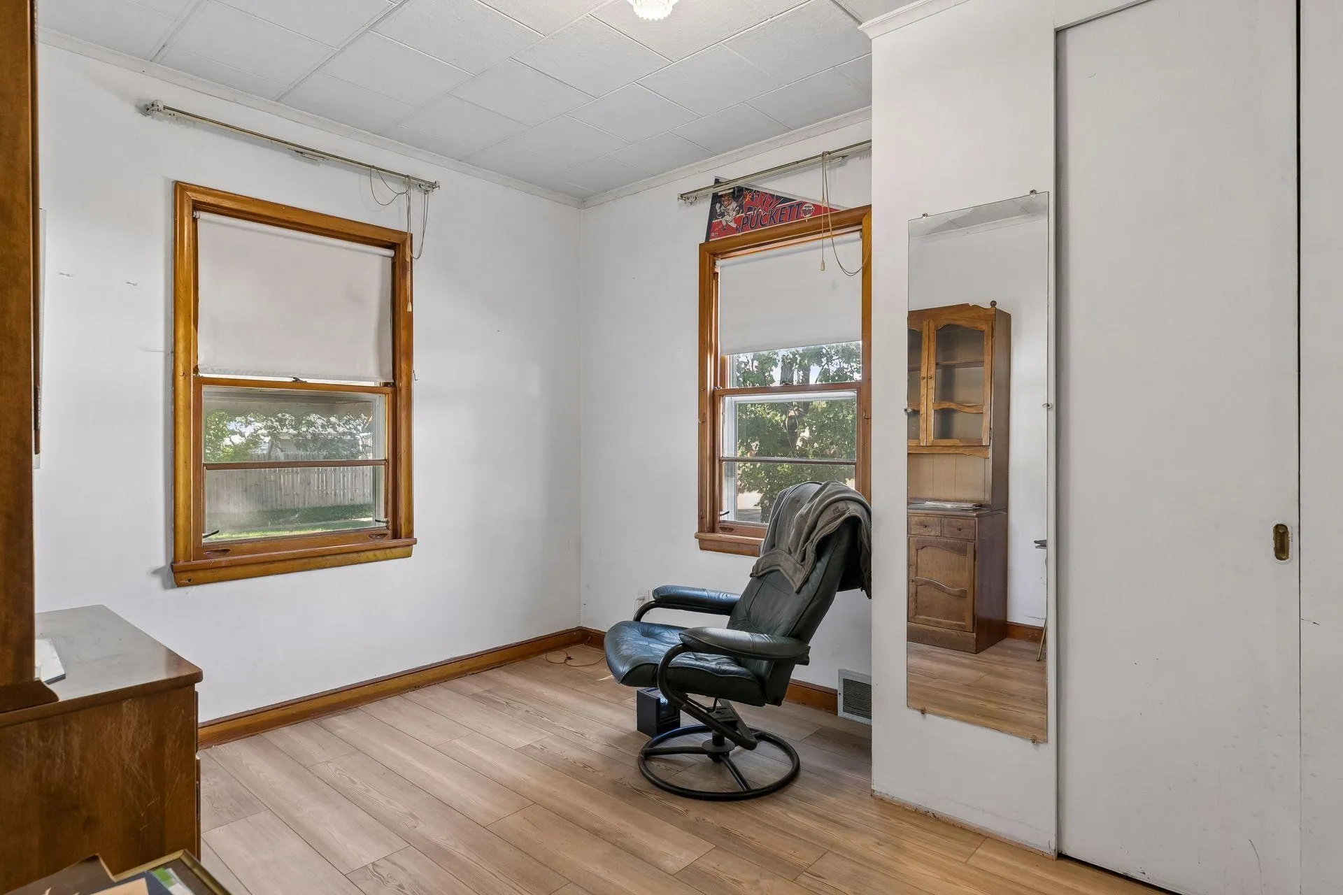 Photo 18 of 977 Scheffer Avenue