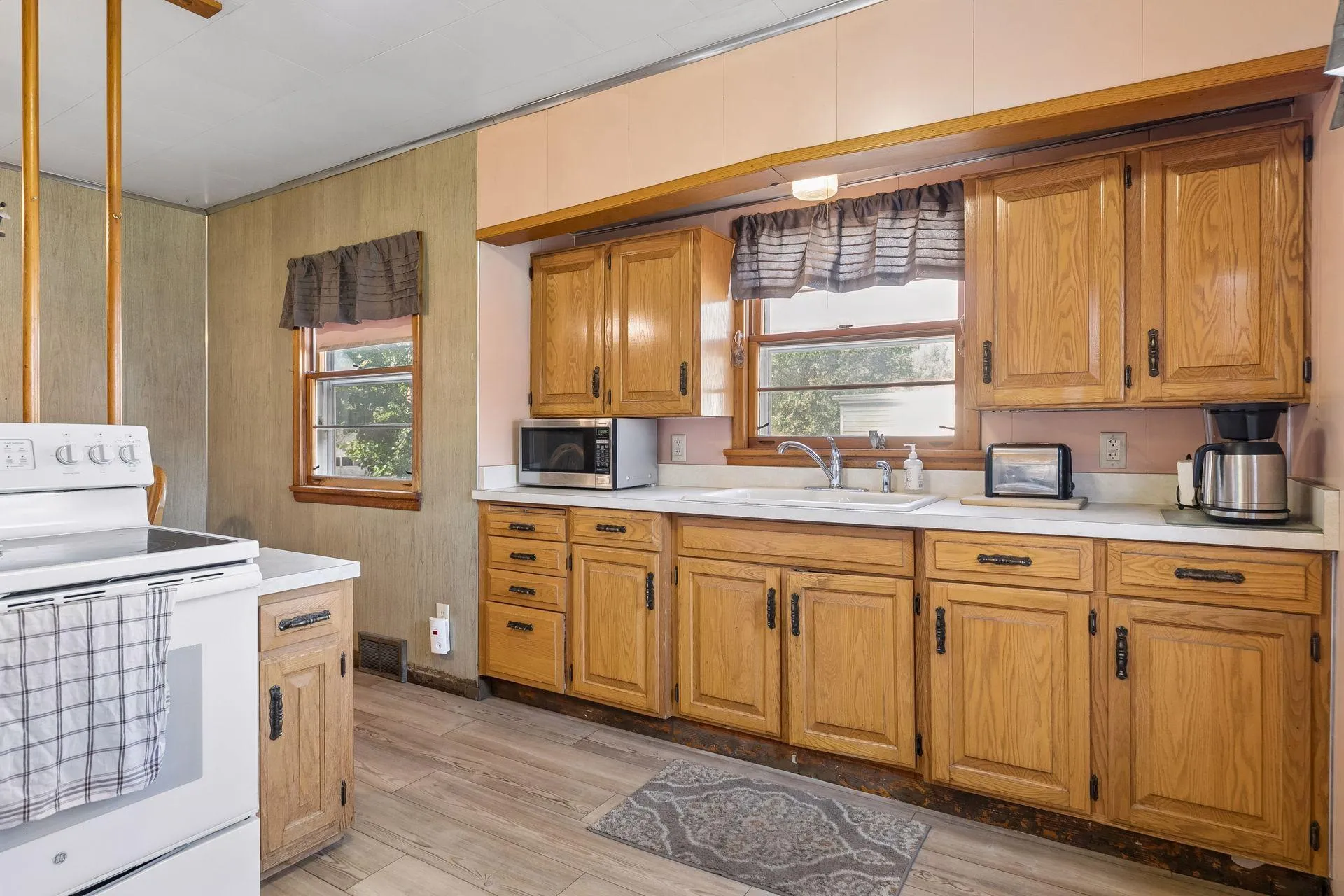 Photo 13 of 977 Scheffer Avenue