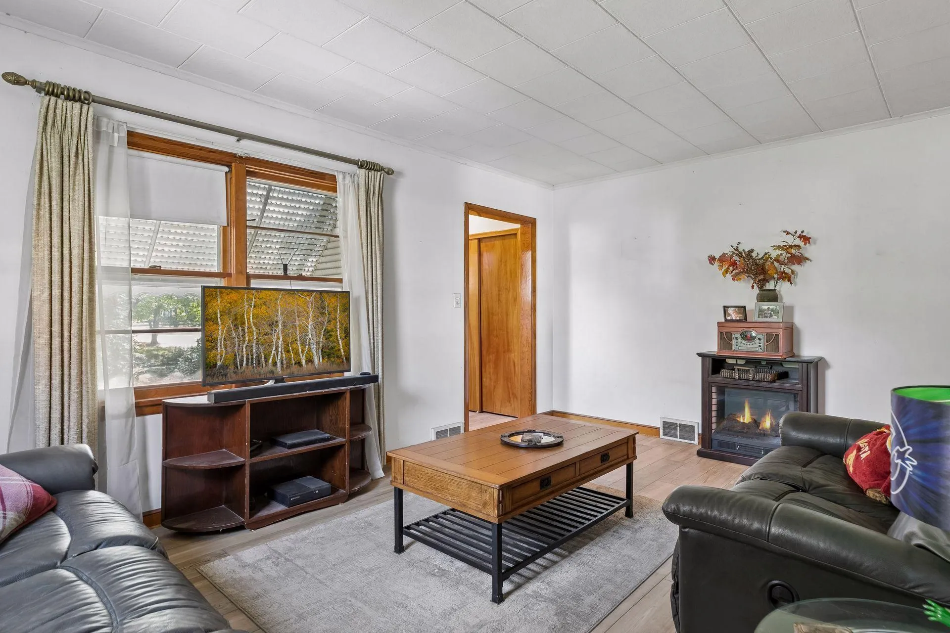 Photo 8 of 977 Scheffer Avenue