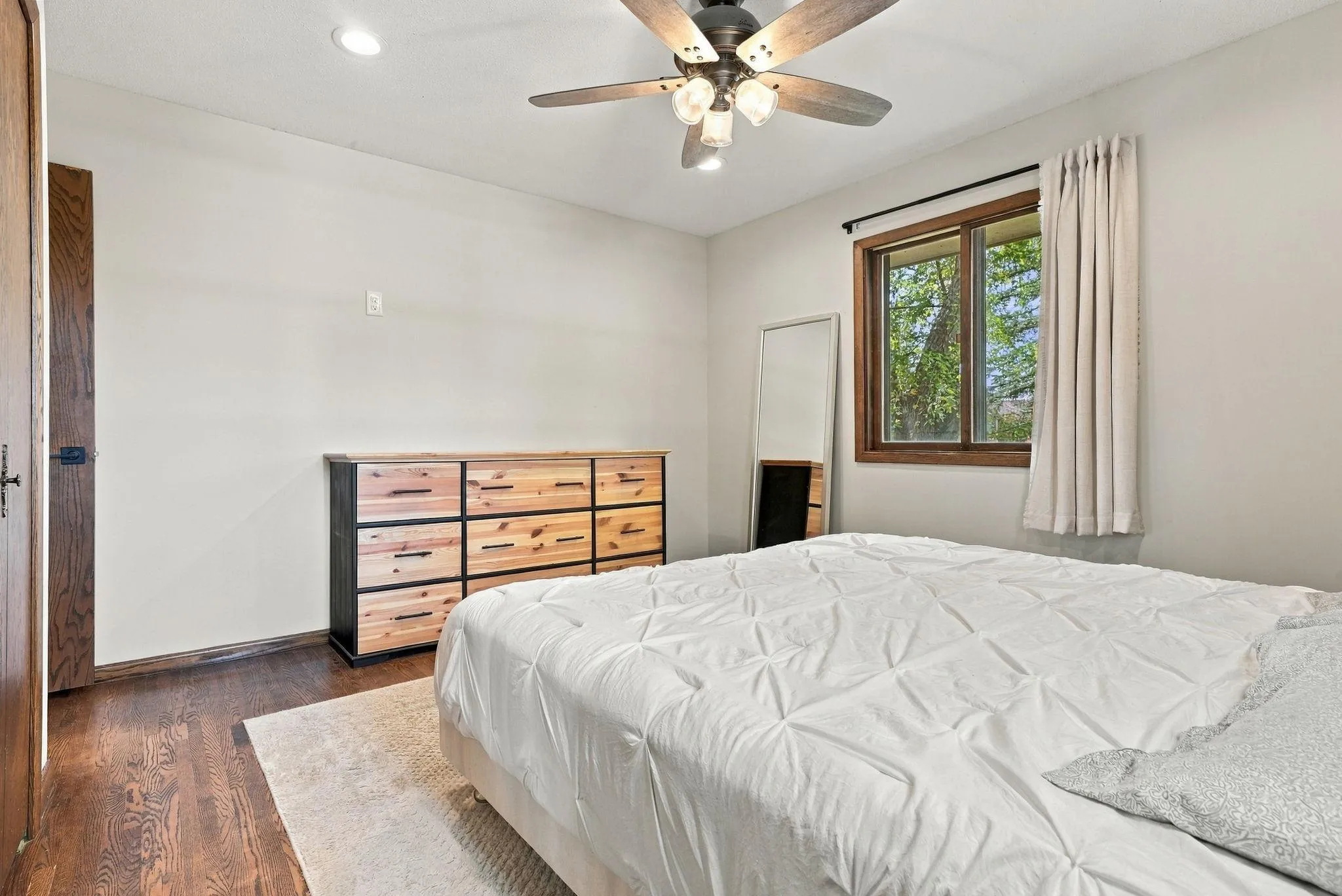 Photo 30 of 16641 Whitewood Avenue