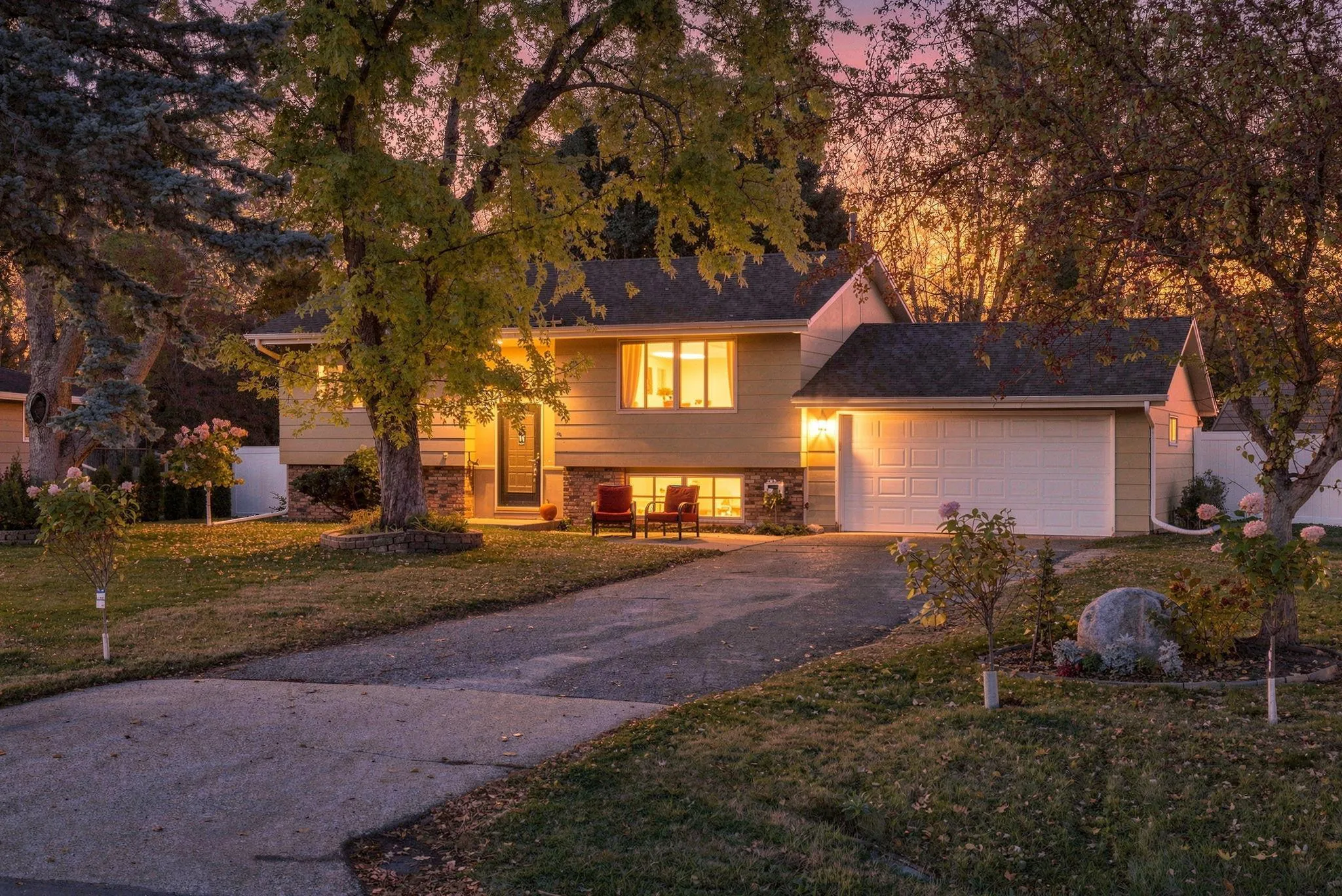 Photo 5 of 16641 Whitewood Avenue