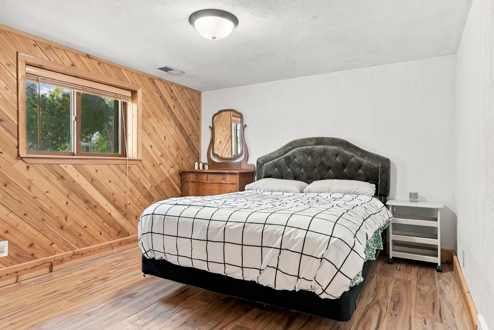 Photo 36 of 16641 Whitewood Avenue