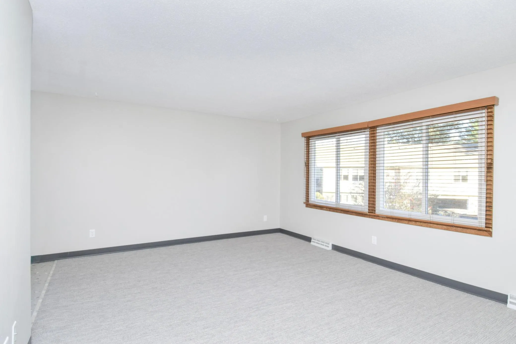 Photo 11 of 371 98th Ne Avenue