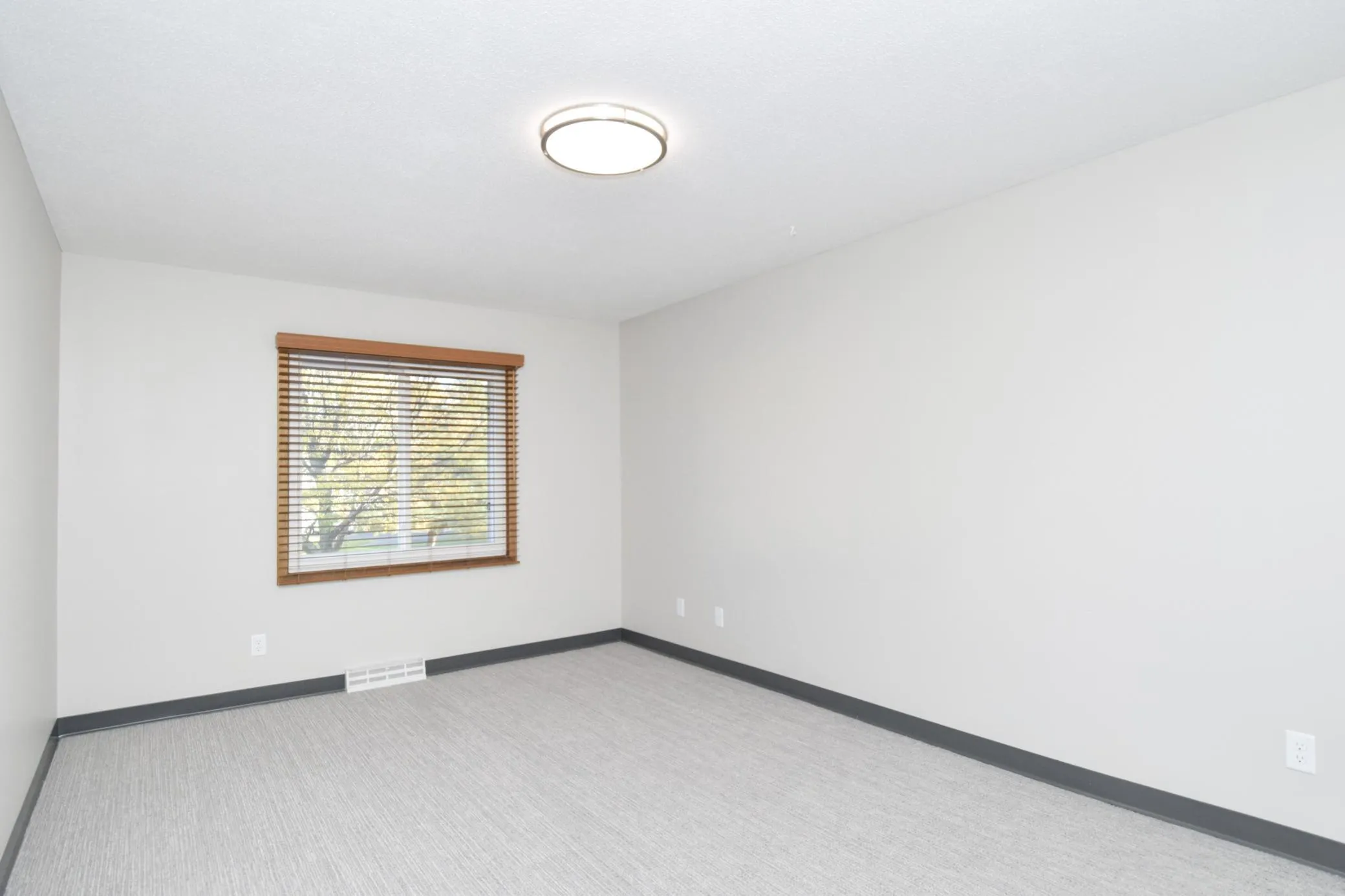 Photo 14 of 371 98th Ne Avenue