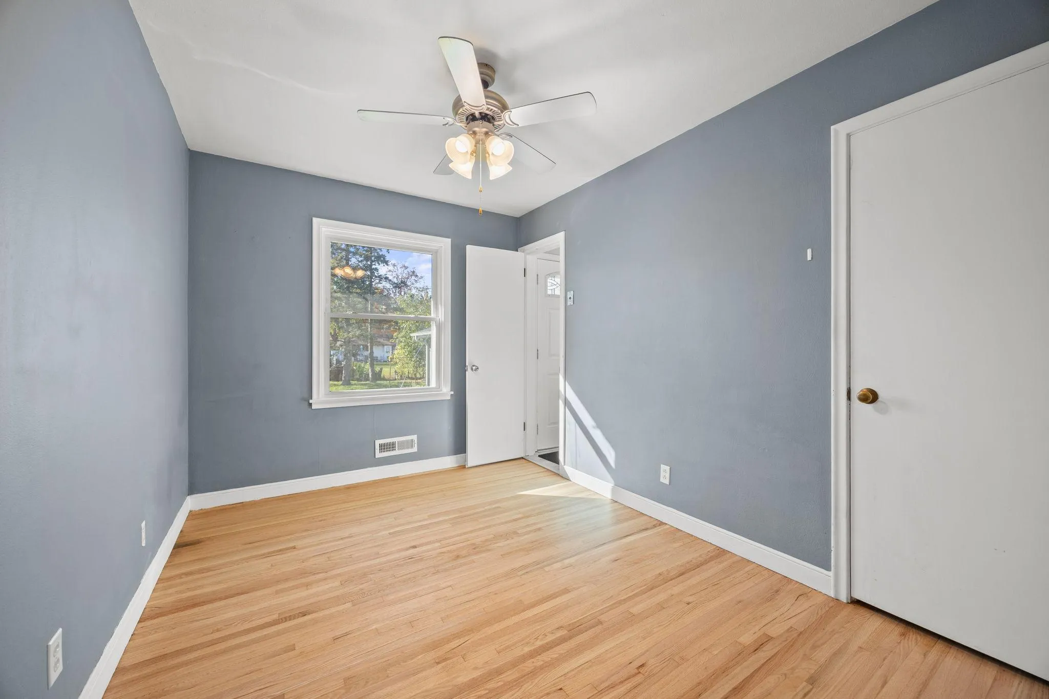 Photo 19 of 2735 Chippewa Avenue