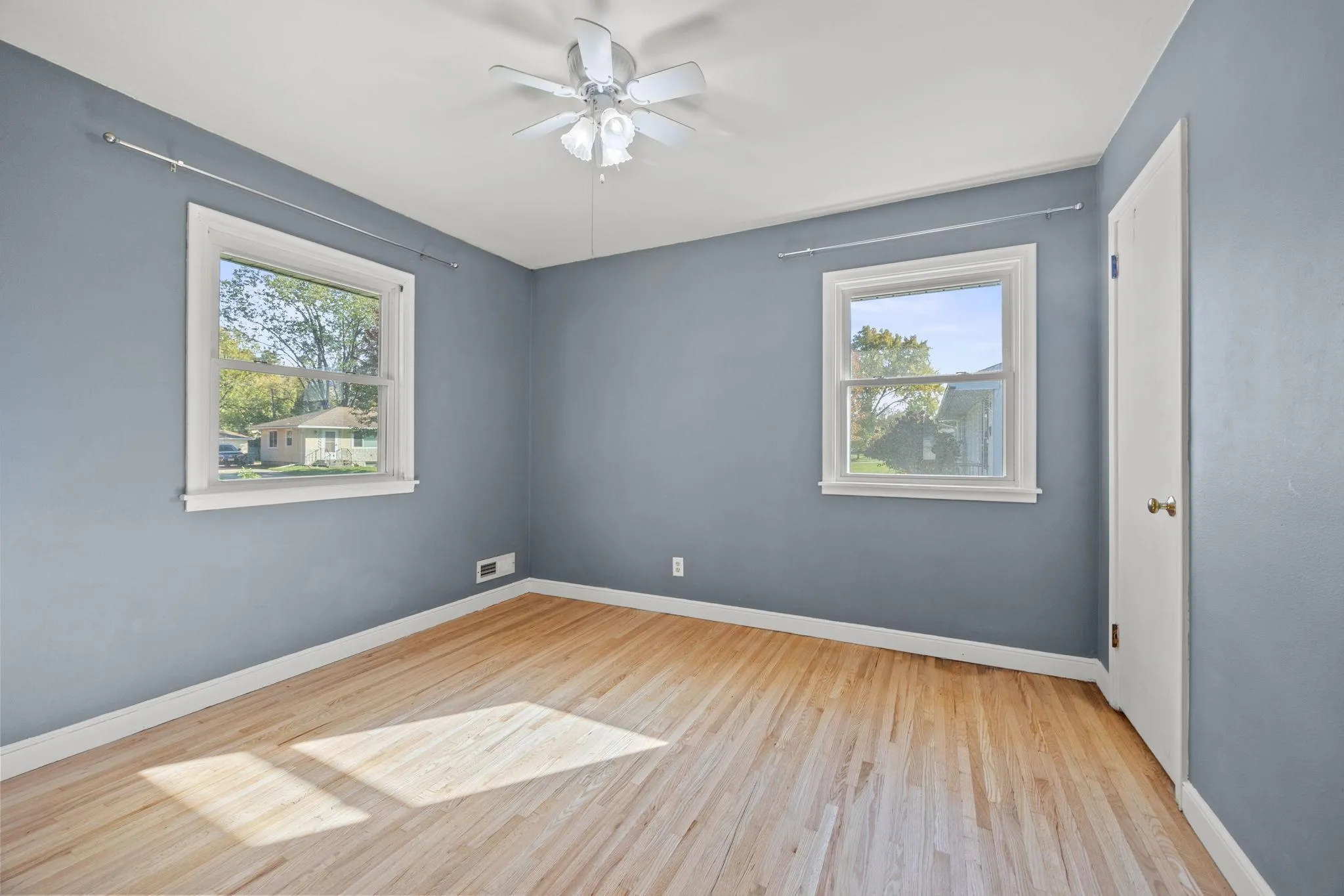 Photo 21 of 2735 Chippewa Avenue