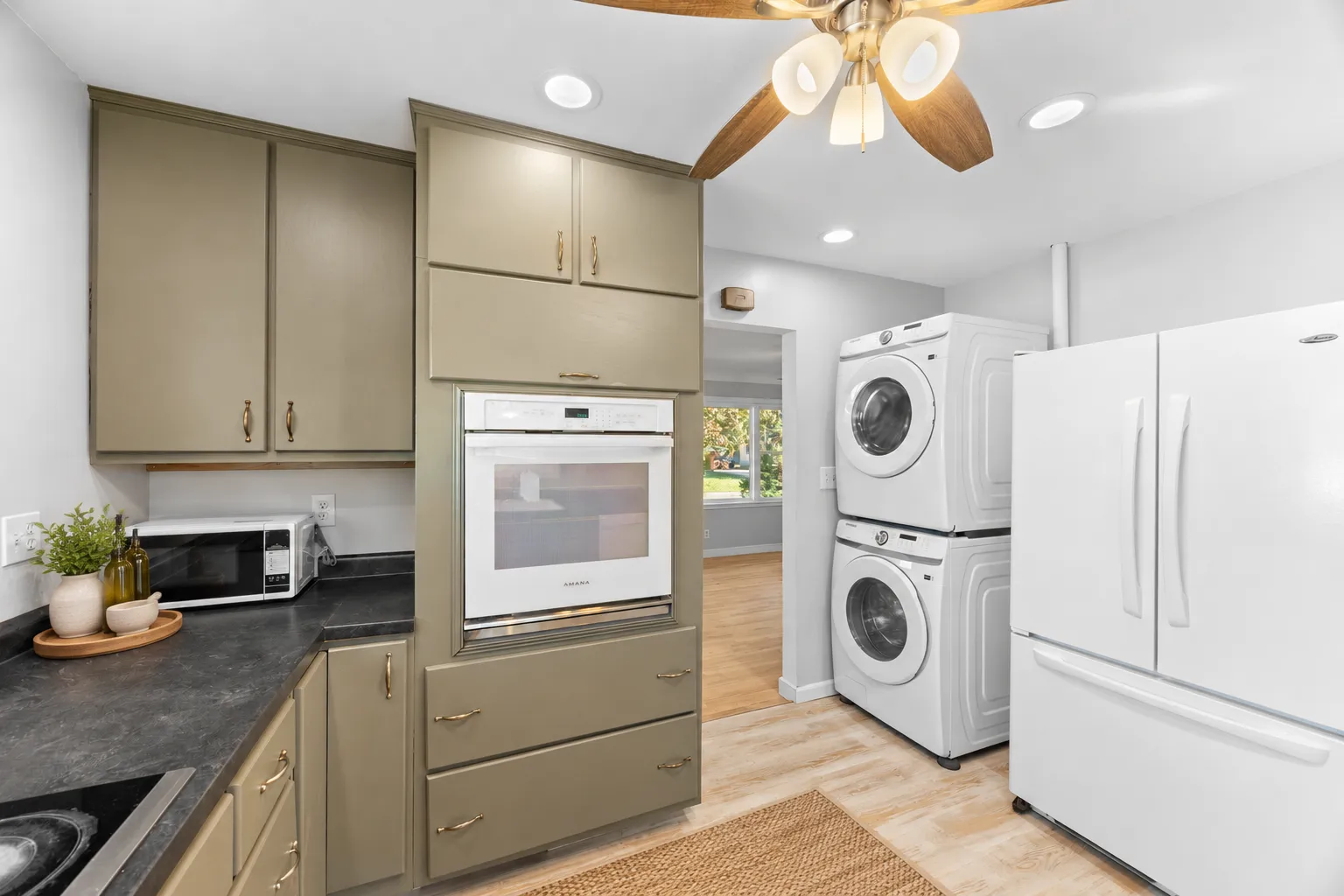 Photo 8 of 2735 Chippewa Avenue