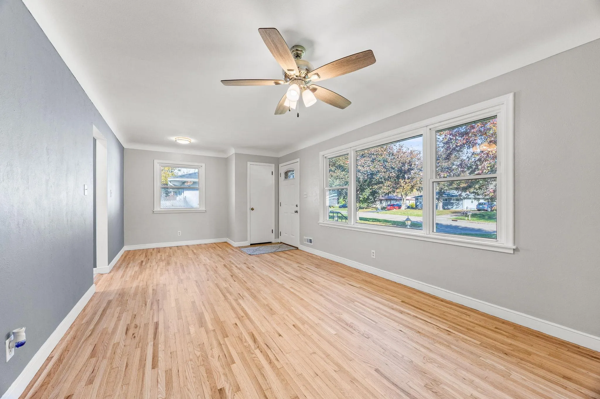 Photo 14 of 2735 Chippewa Avenue