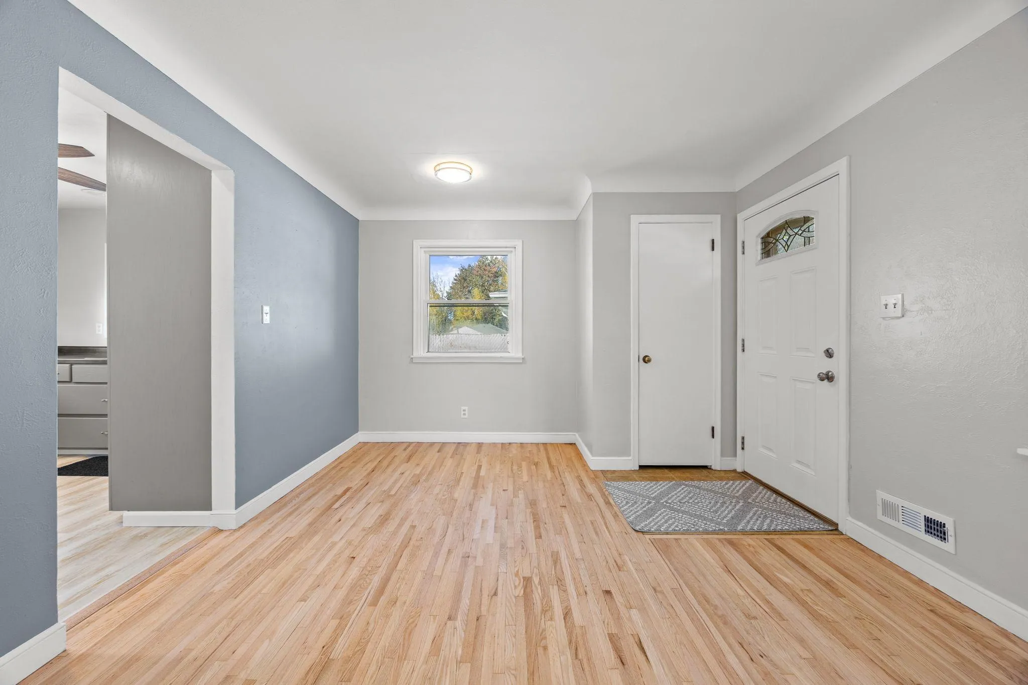 Photo 15 of 2735 Chippewa Avenue