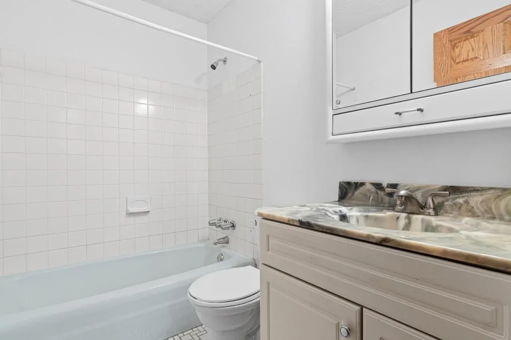 Photo 16 of 132 Demont E Avenue Unit 136