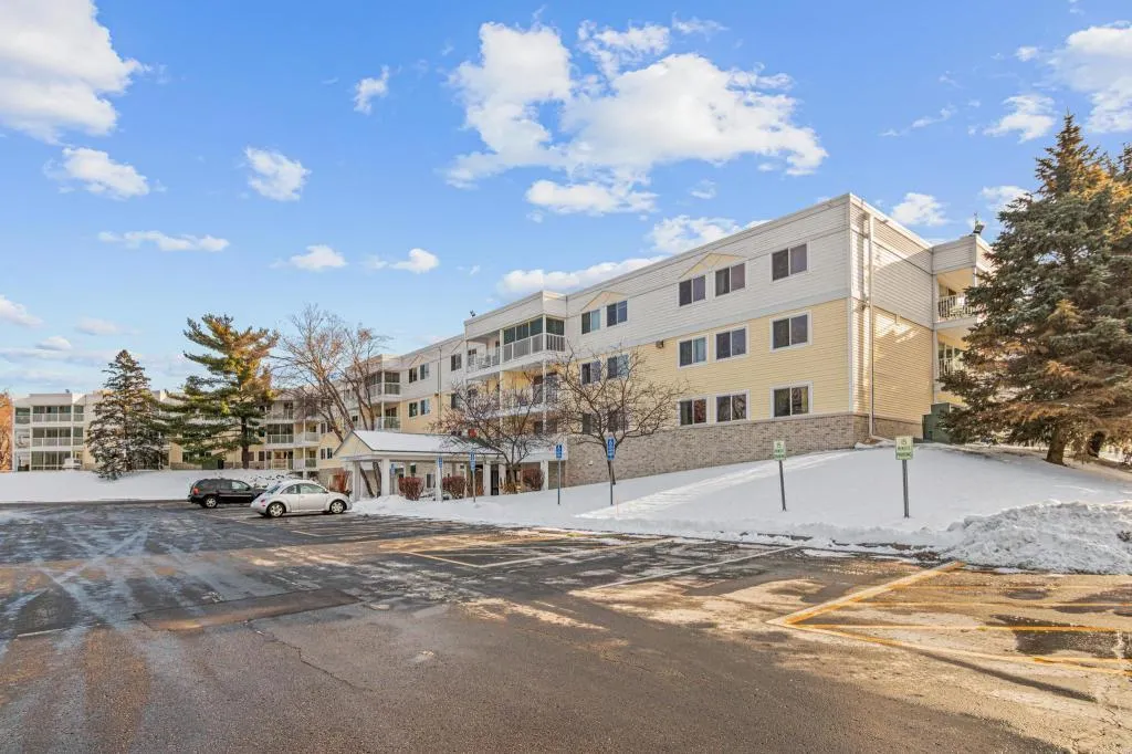 Photo 18 of 132 Demont E Avenue Unit 136