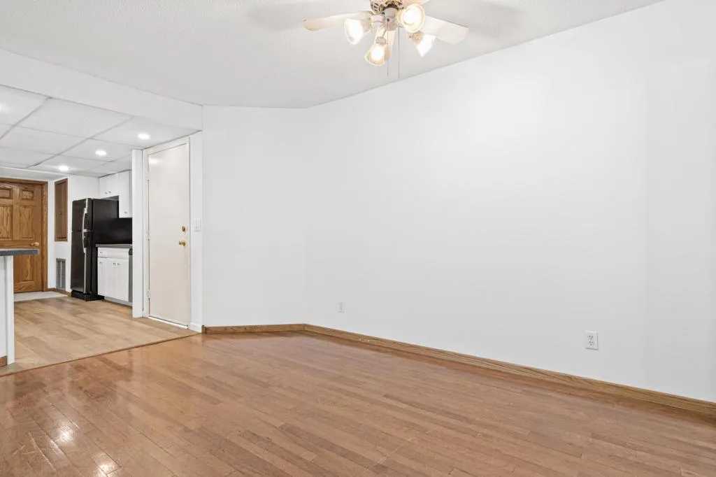 Photo 5 of 132 Demont E Avenue Unit 136