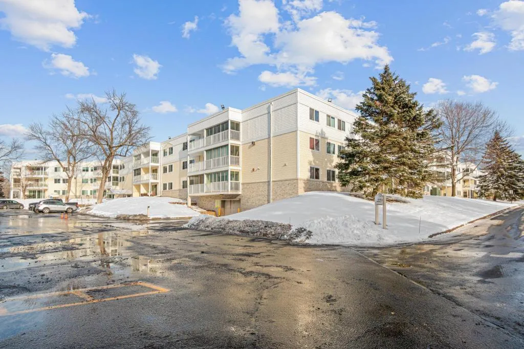 Photo 19 of 132 Demont E Avenue Unit 136