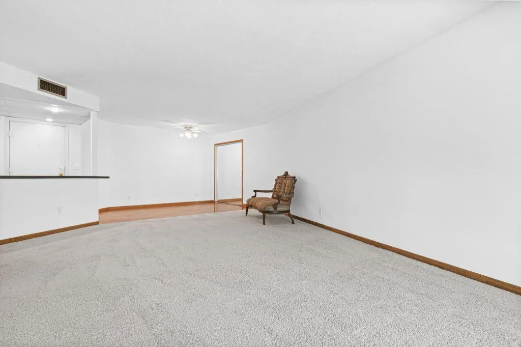 Photo 3 of 132 Demont E Avenue Unit 136
