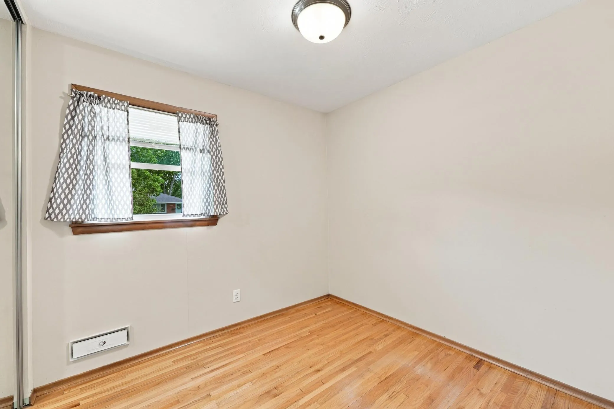 Photo 13 of 9324 10th S Avenue