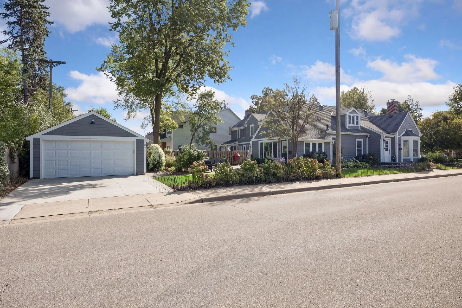 Photo 5 of 2601 Inglewood S Avenue