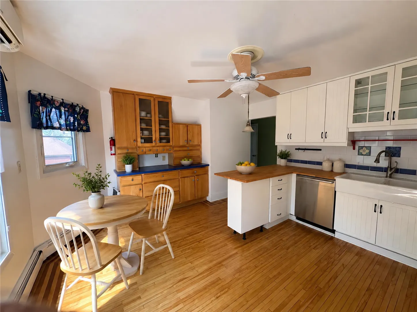 Photo 3 of 1604 Elliot Avenue