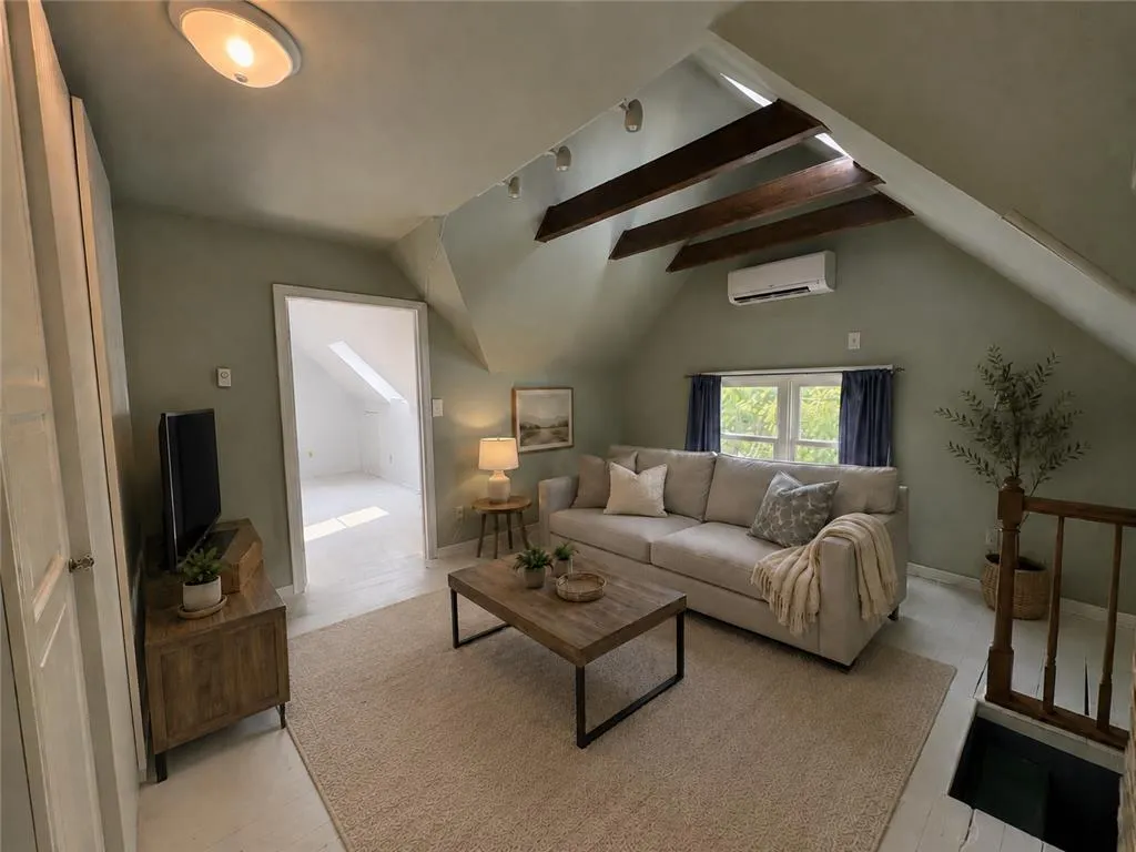 Photo 8 of 1604 Elliot Avenue