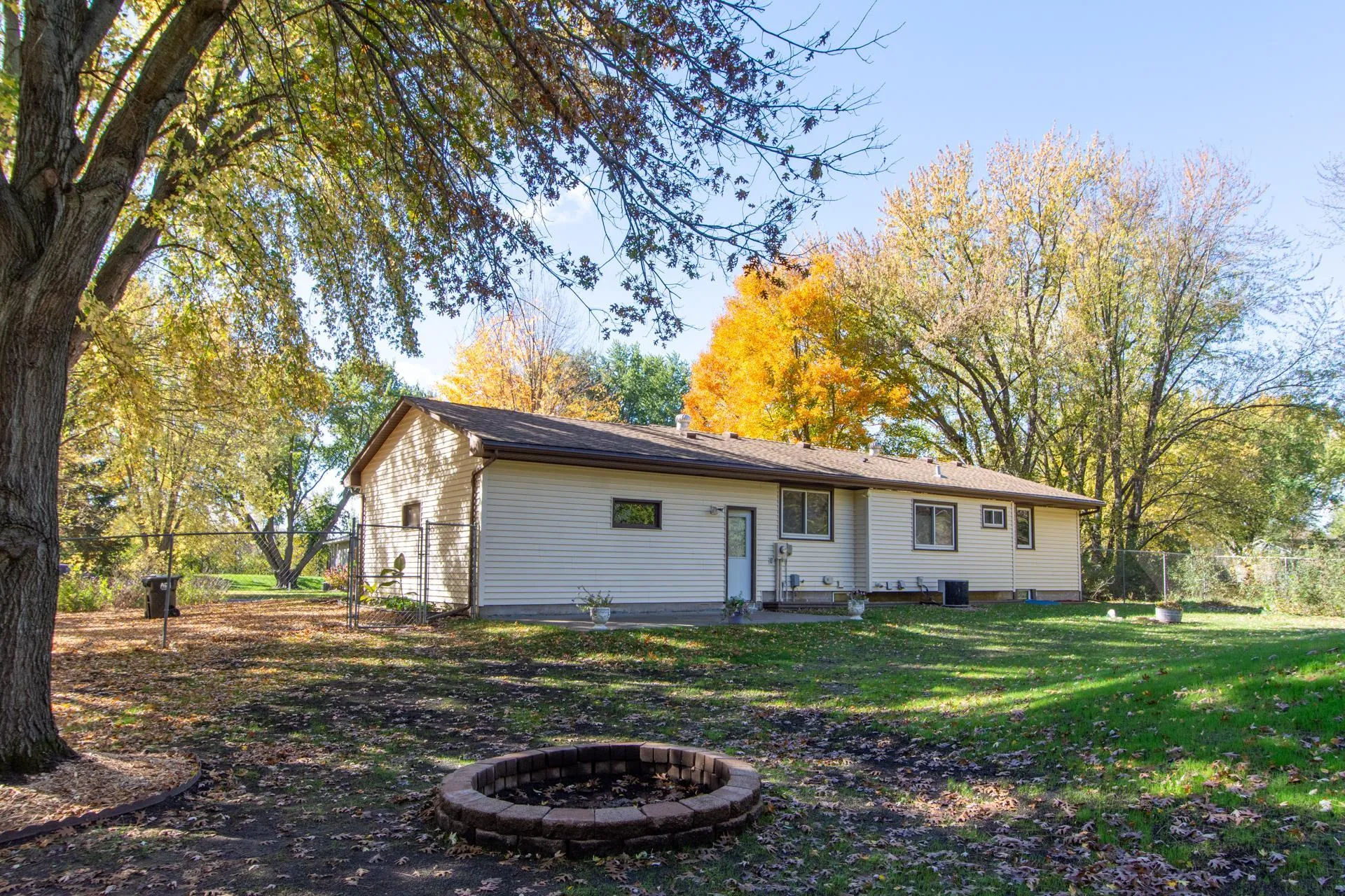 Photo 5 of 16541 Mankato Ne Street