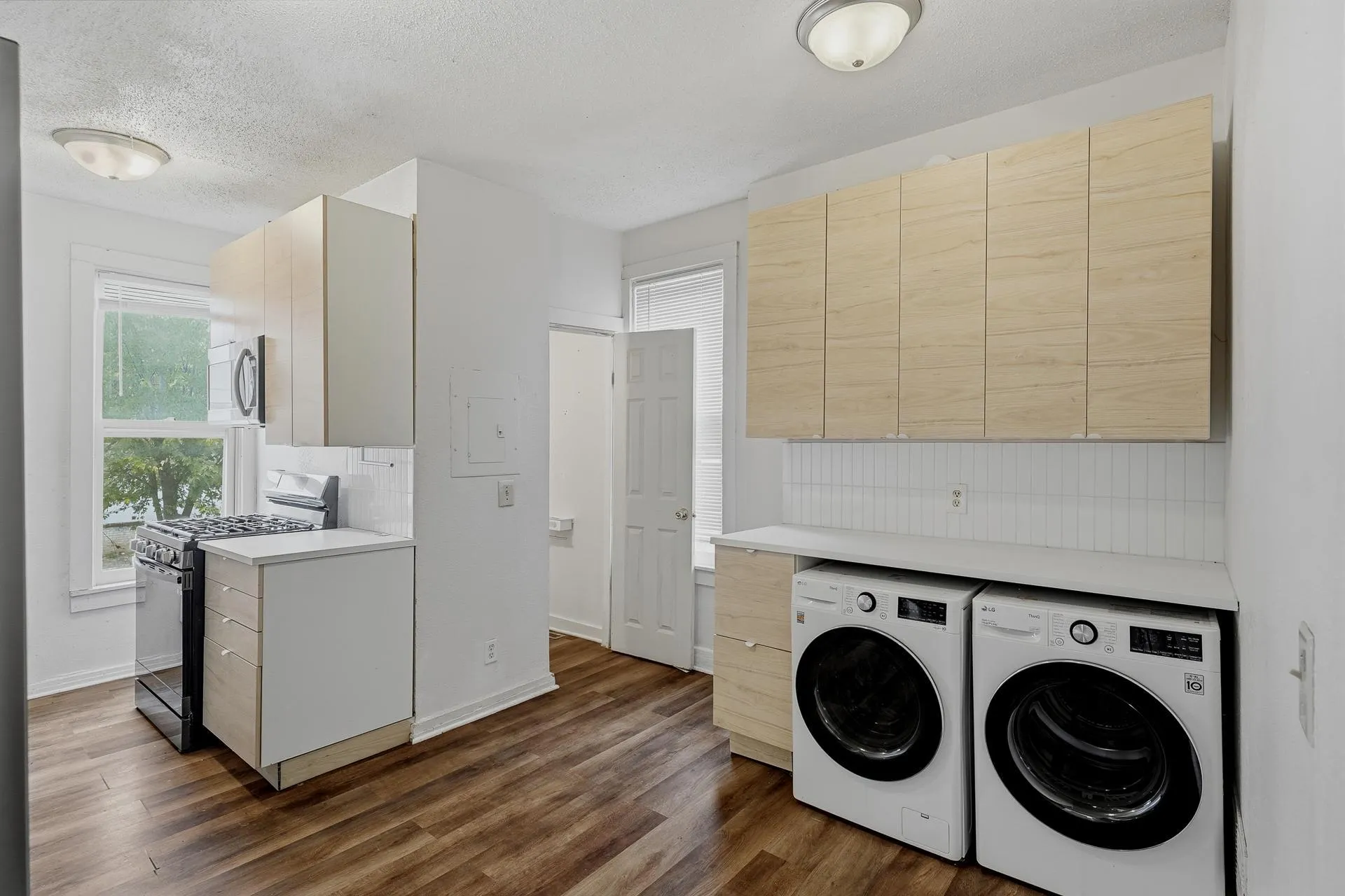 Photo 3 of 669 Case Avenue
