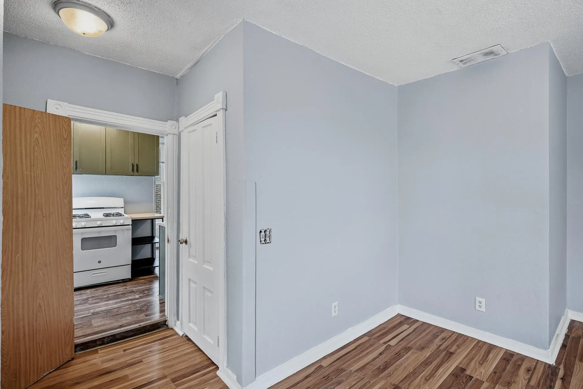 Photo 58 of 669 Case Avenue
