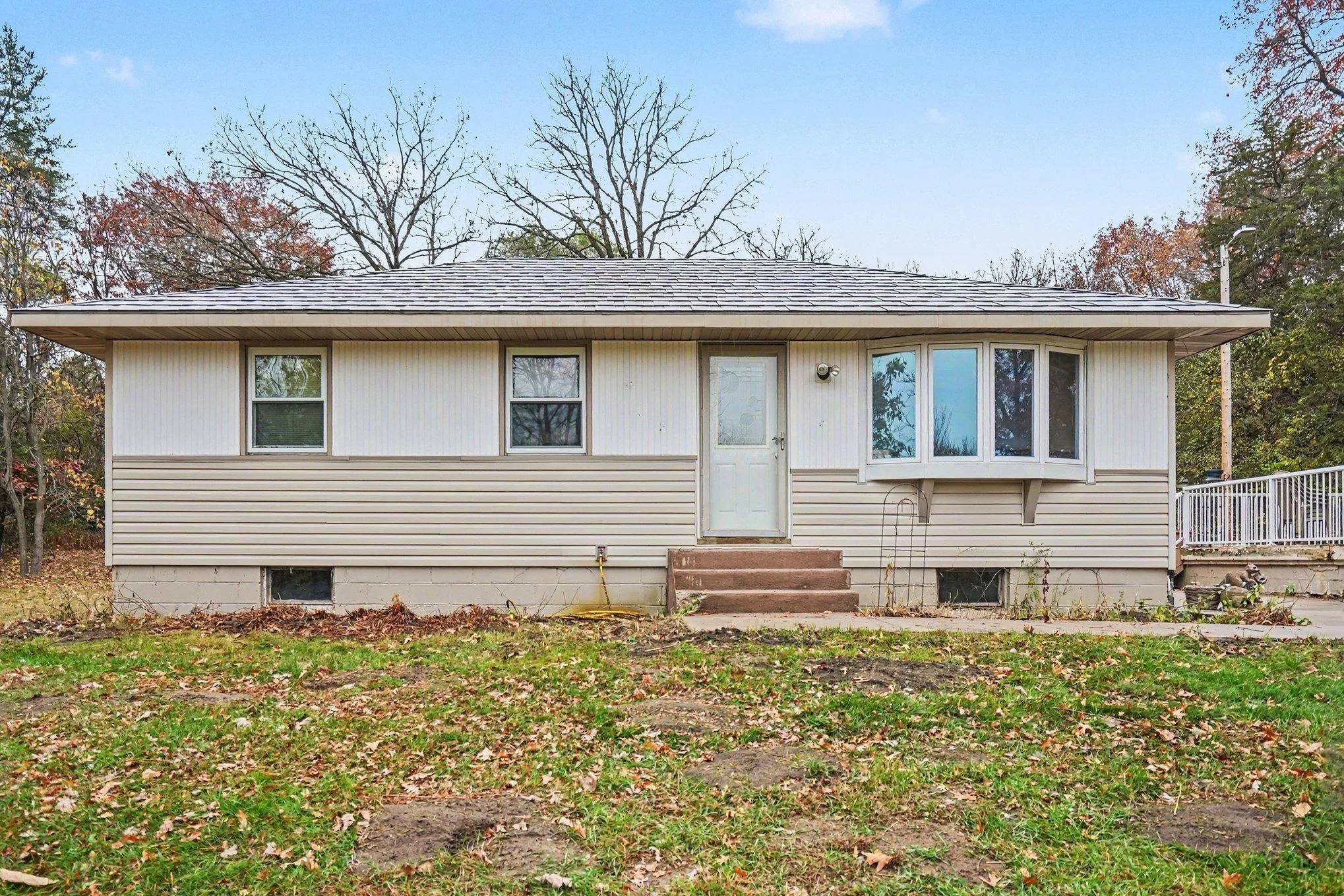 Photo 4 of 16271 Valley Nw Drive