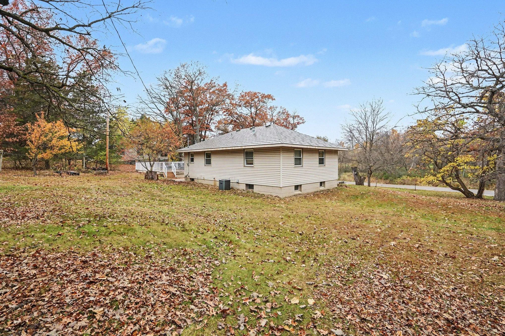 Photo 3 of 16271 Valley Nw Drive