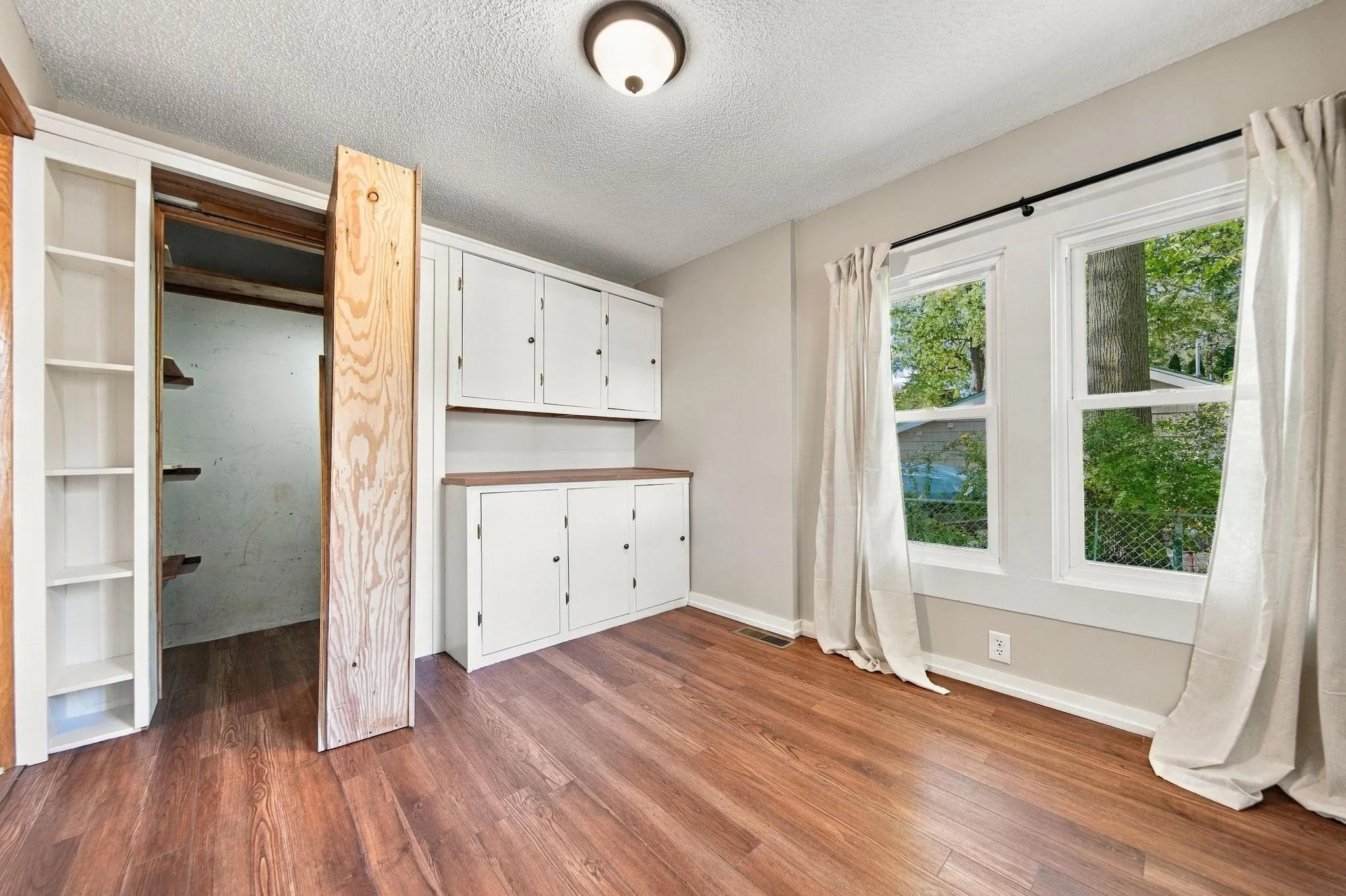 Photo 6 of 5340 Eagle Street