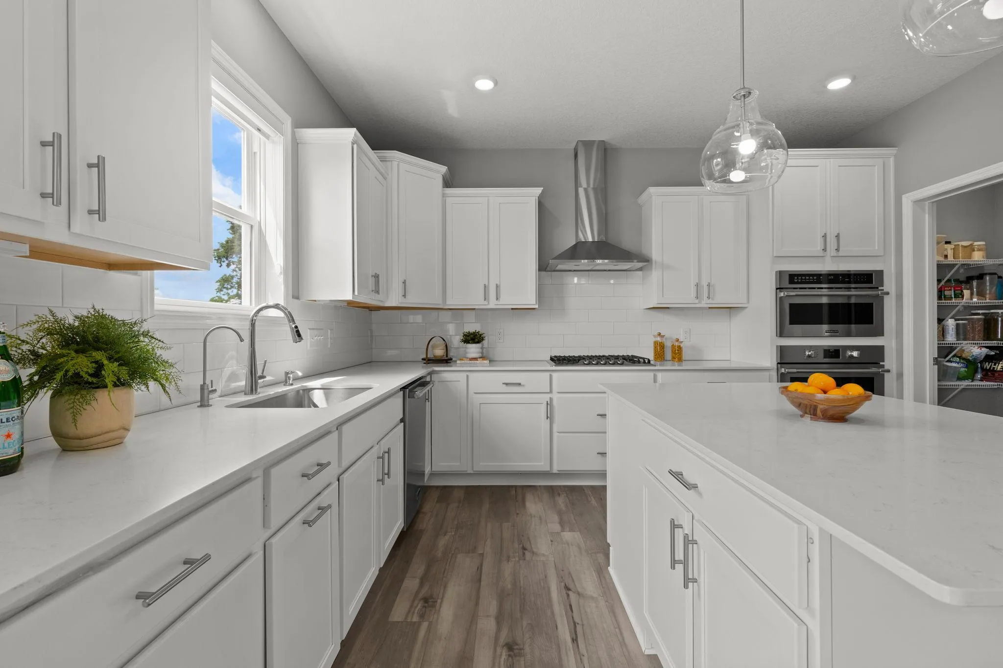 Photo 6 of 12677 Ardmore Avenue