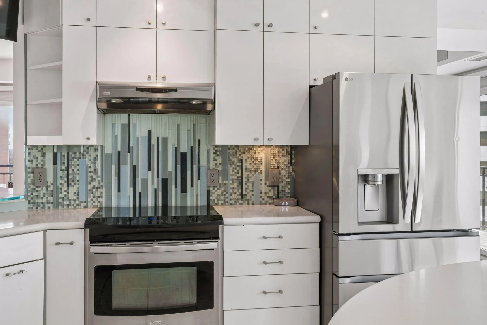 Photo 2 of 1225 Lasalle Avenue Unit 2307