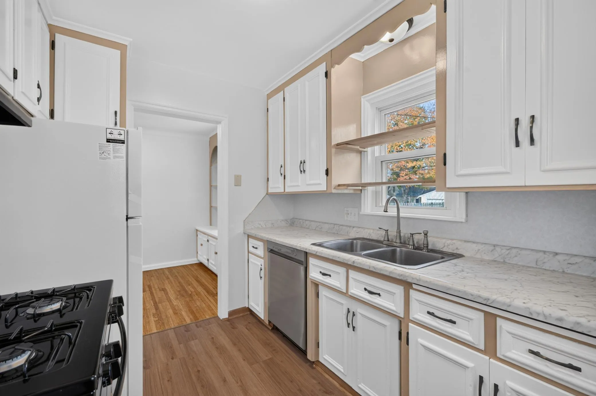 Photo 4 of 1701 4th E Street