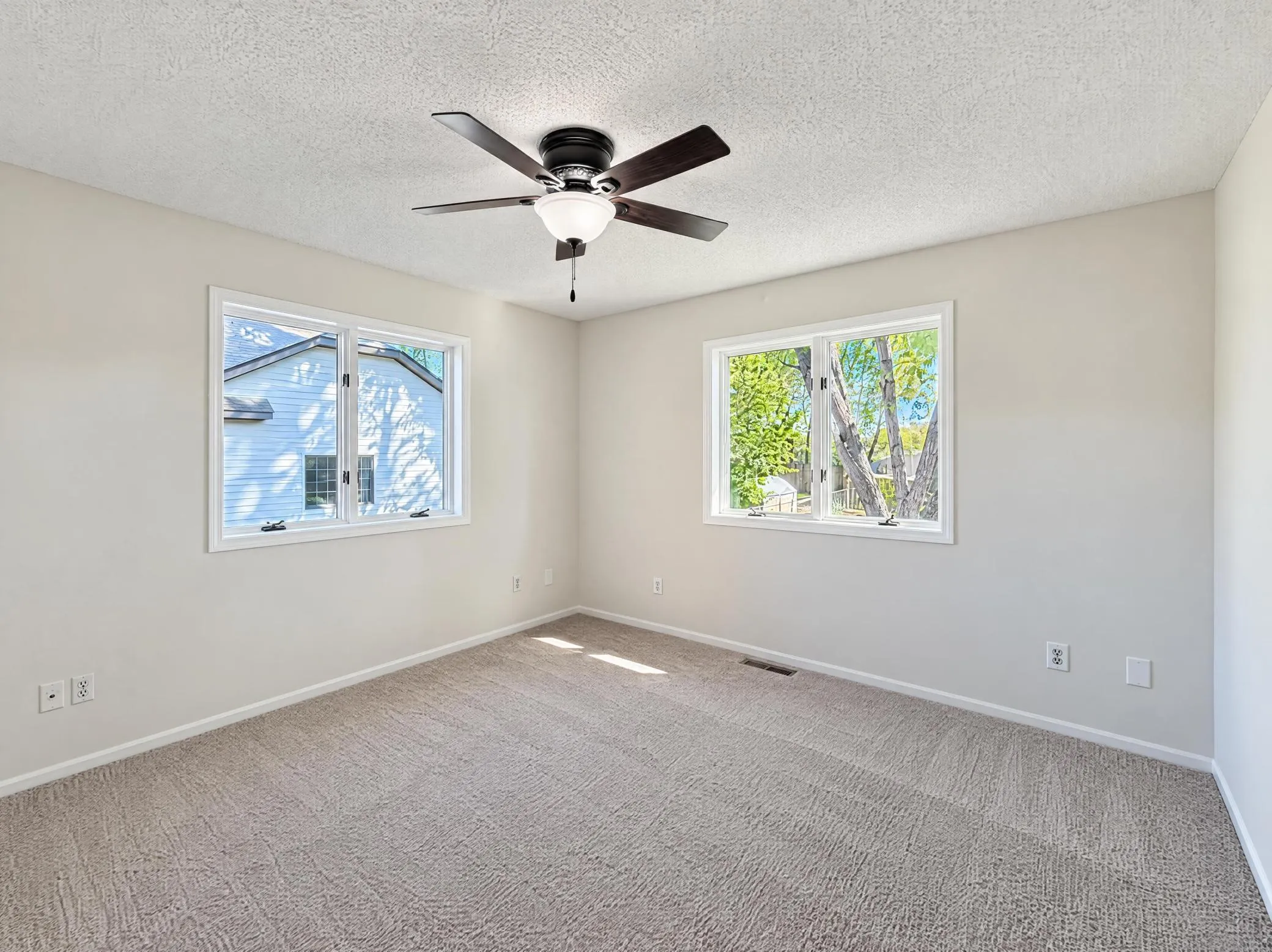 Photo 4 of 1122 Prairie S Court